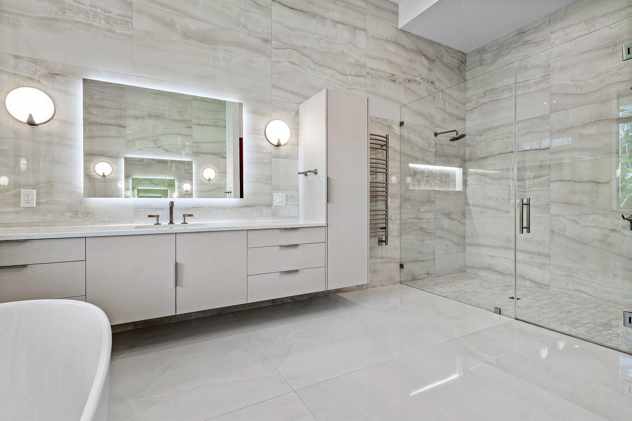 450 NE 10th Street