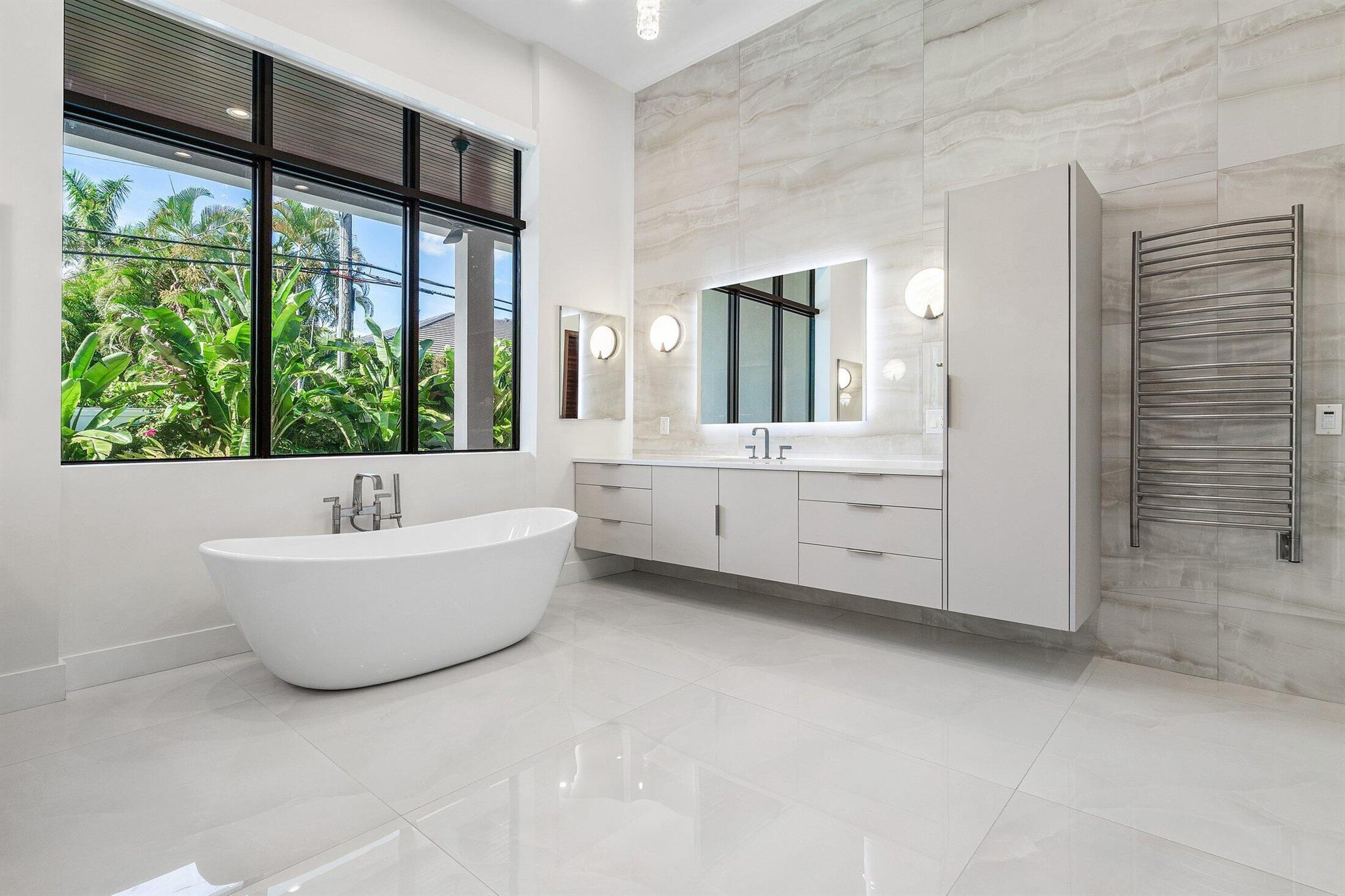 450 NE 10th Street