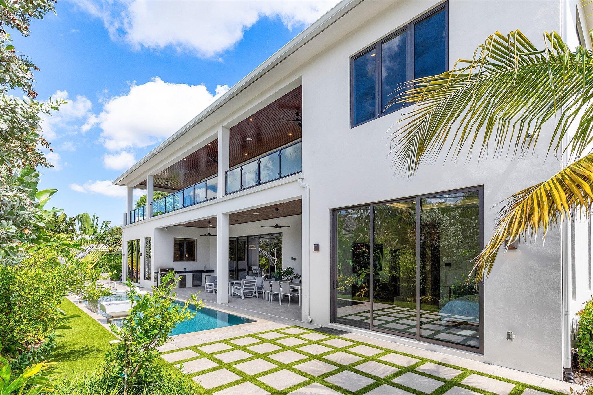 450 NE 10th Street