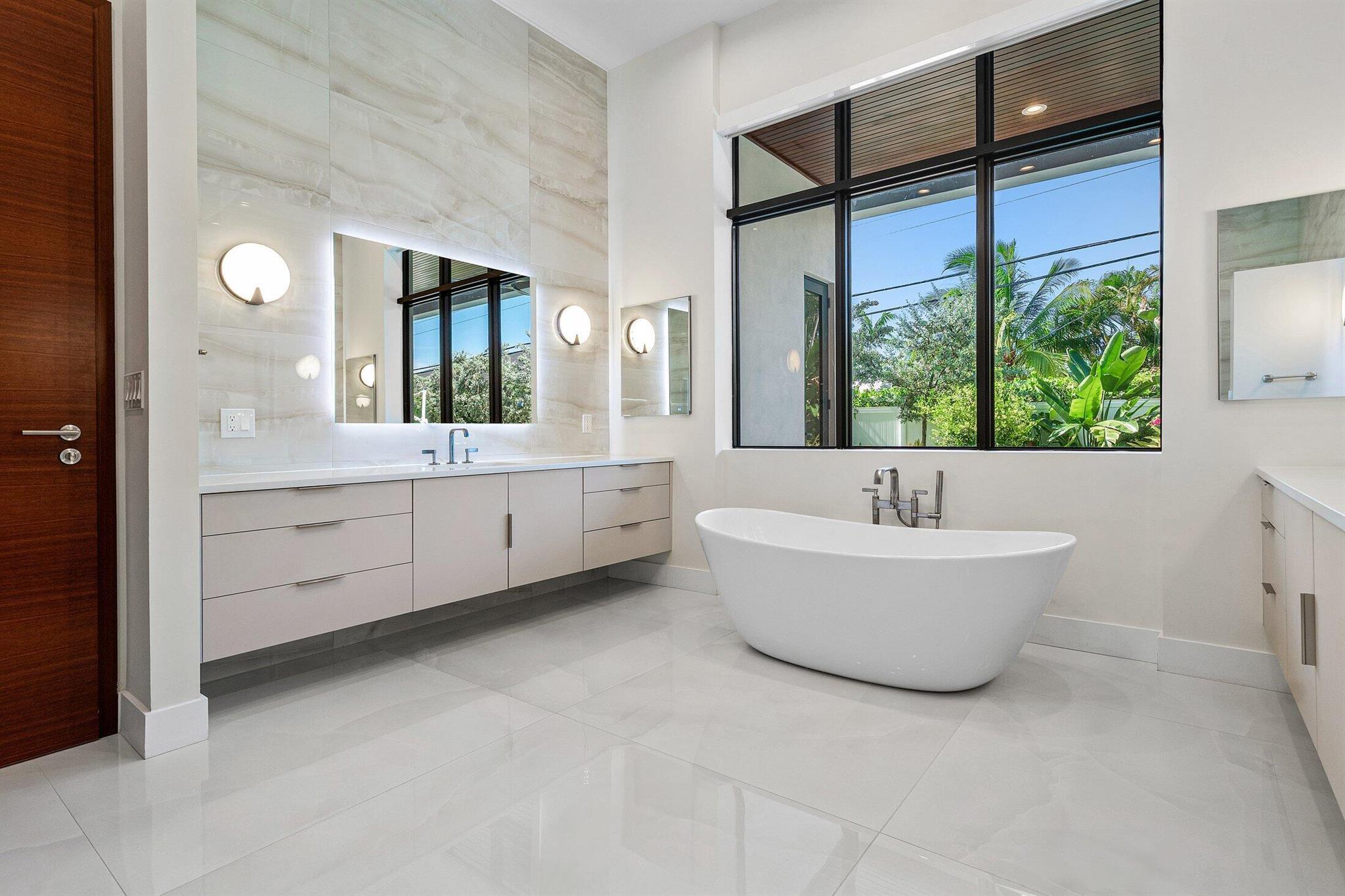 450 NE 10th Street