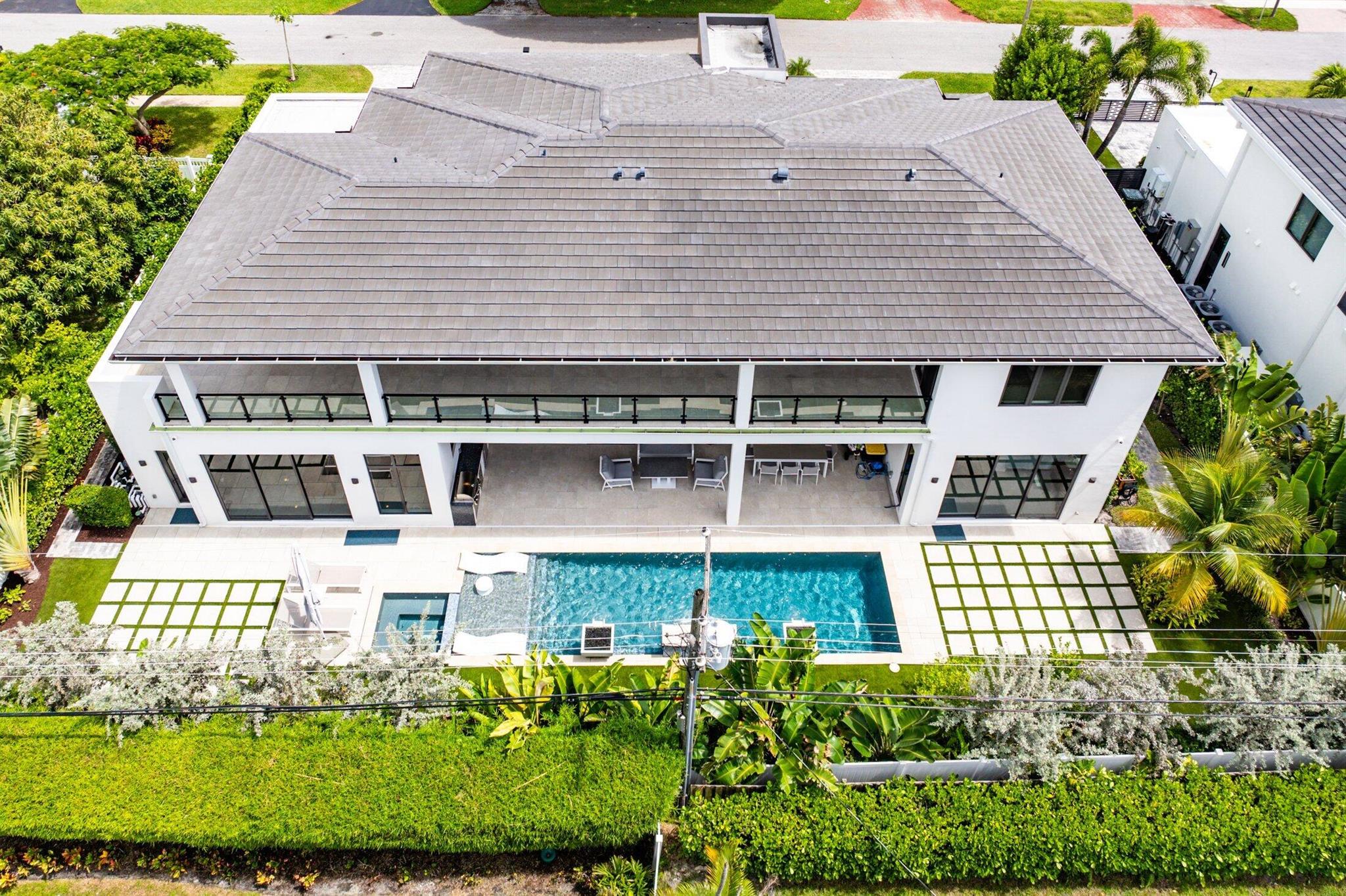450 NE 10th Street