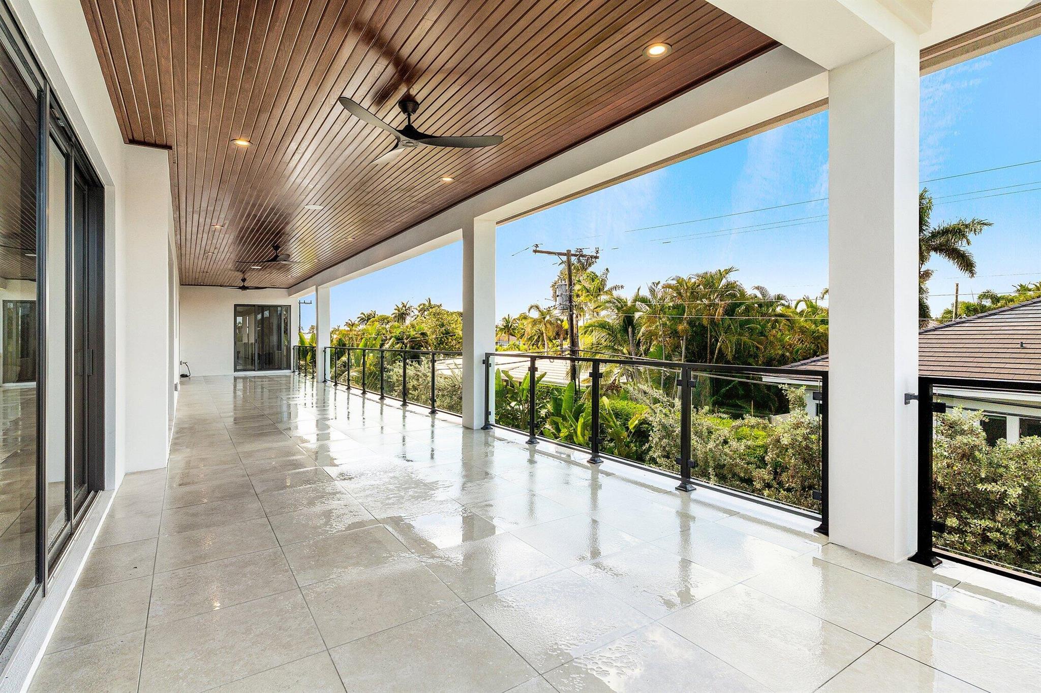 450 NE 10th Street