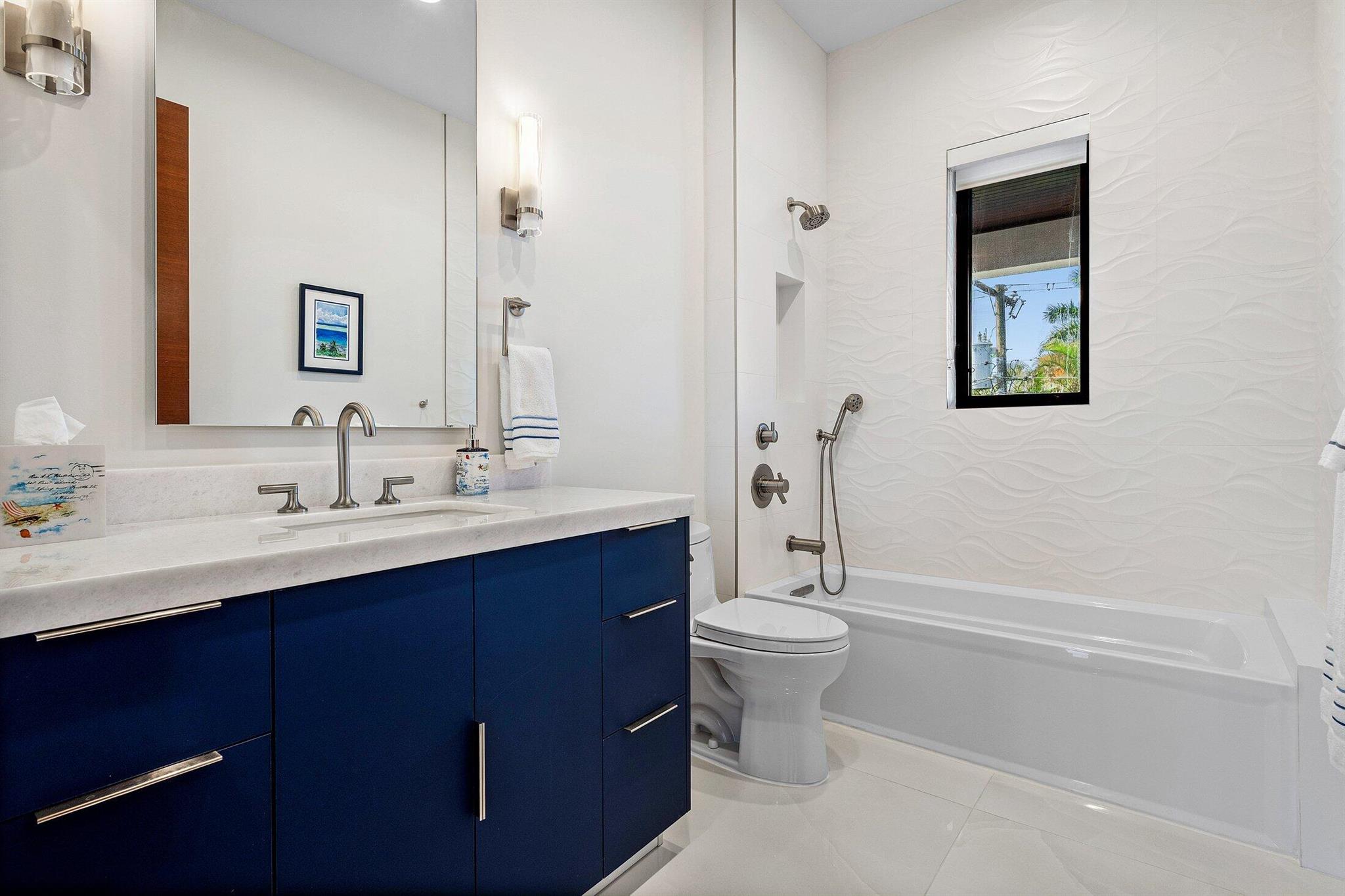 450 NE 10th Street