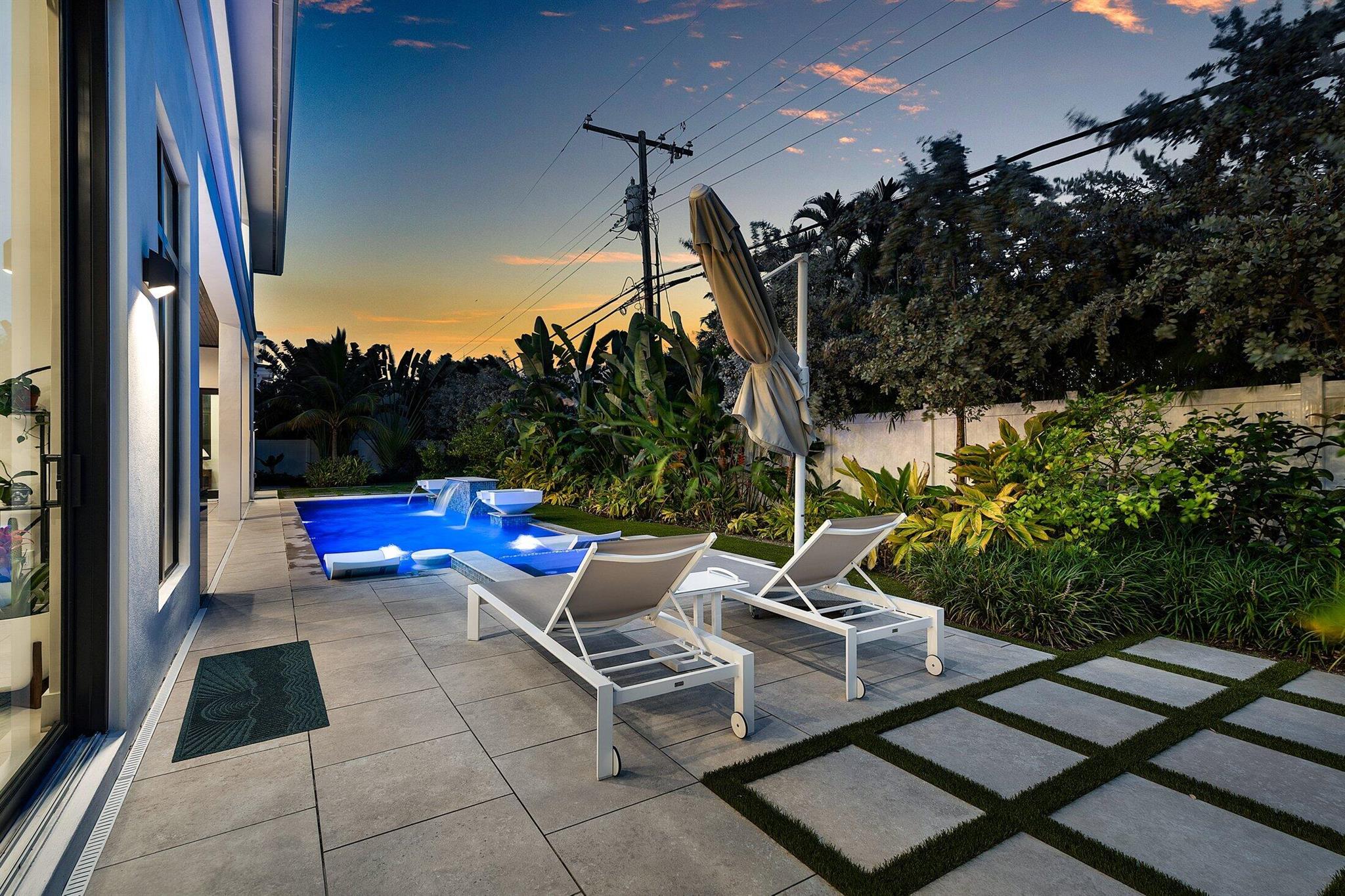 450 NE 10th Street