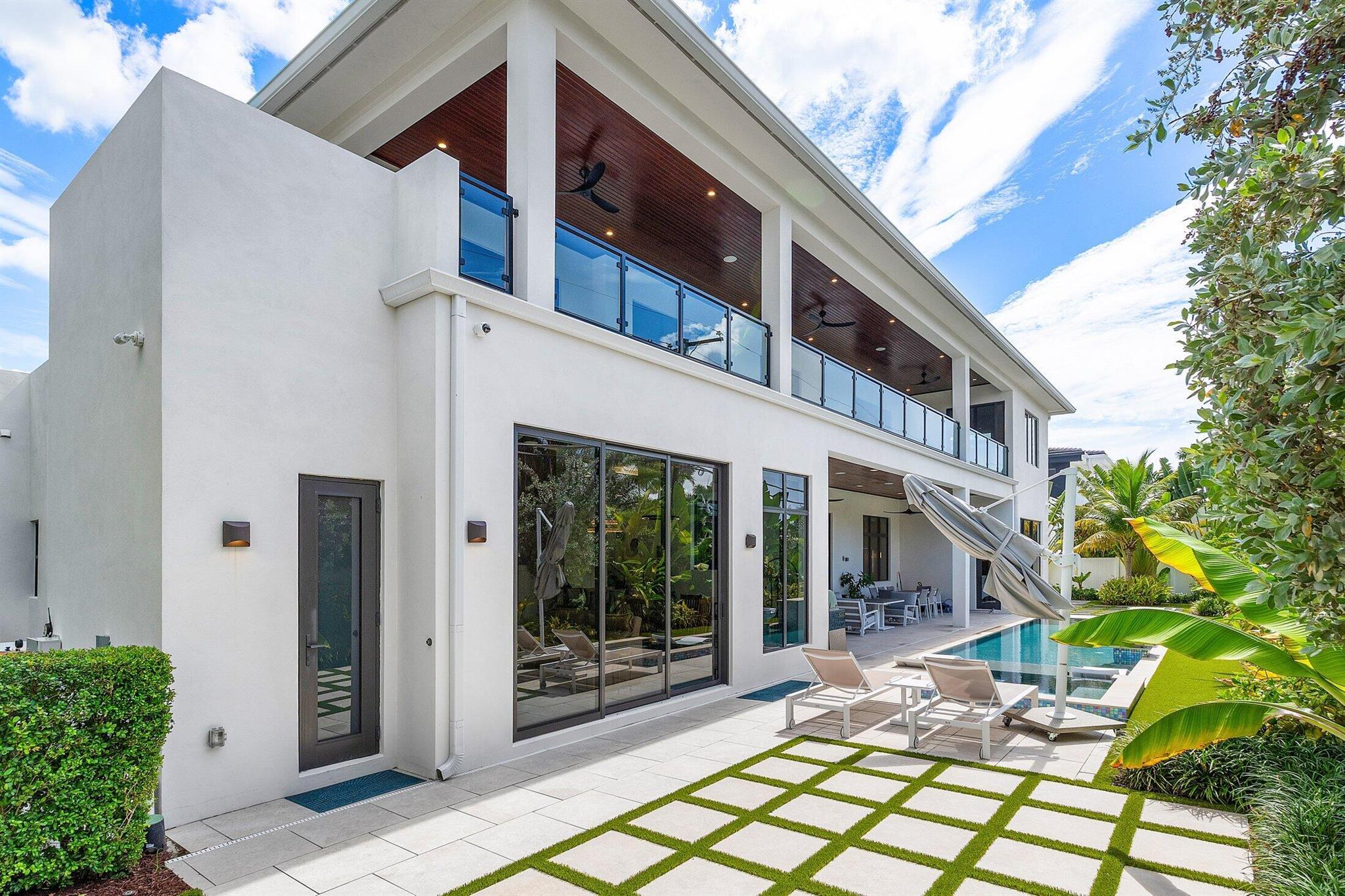 450 NE 10th Street