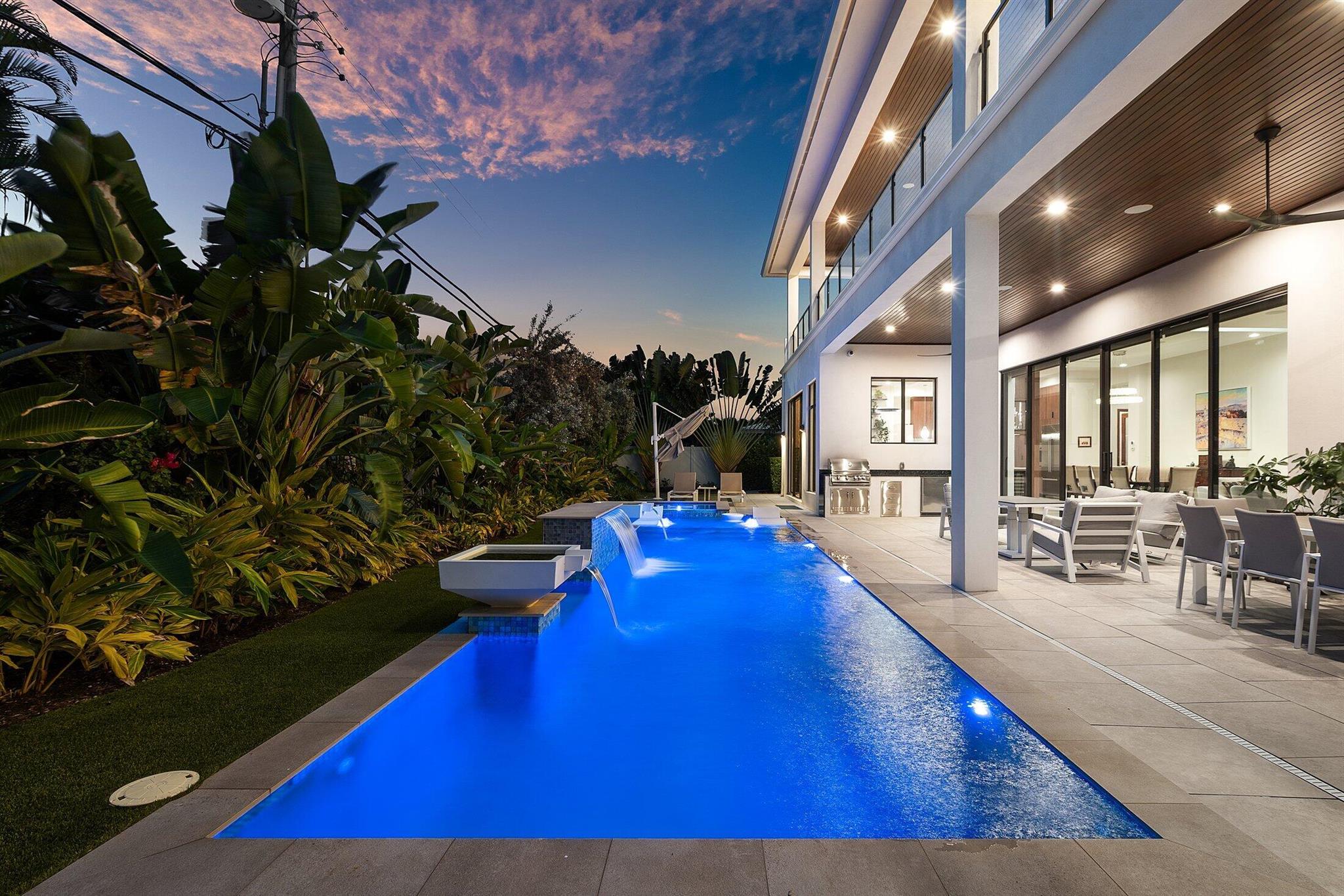 450 NE 10th Street