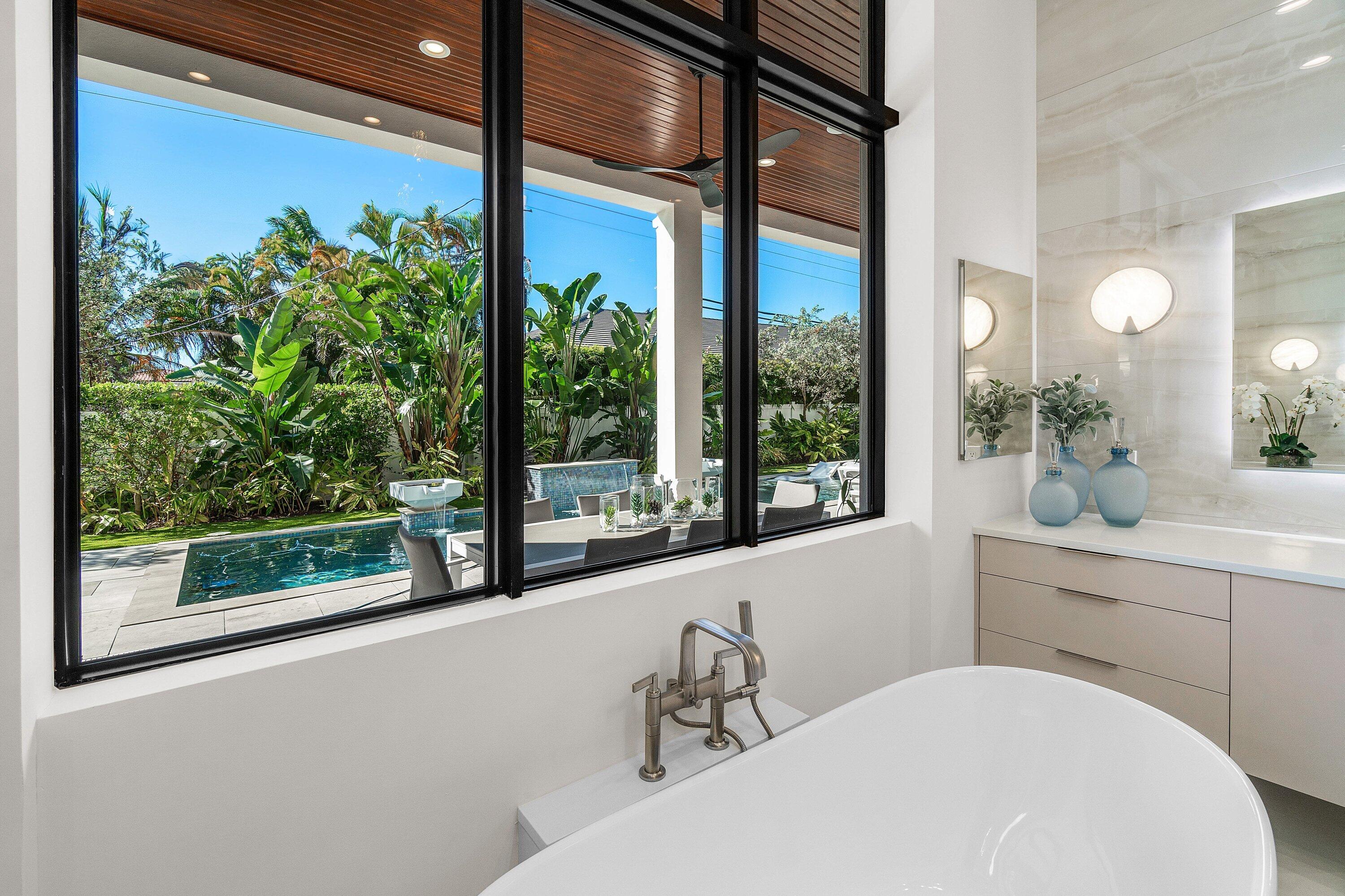 450 NE 10th Street