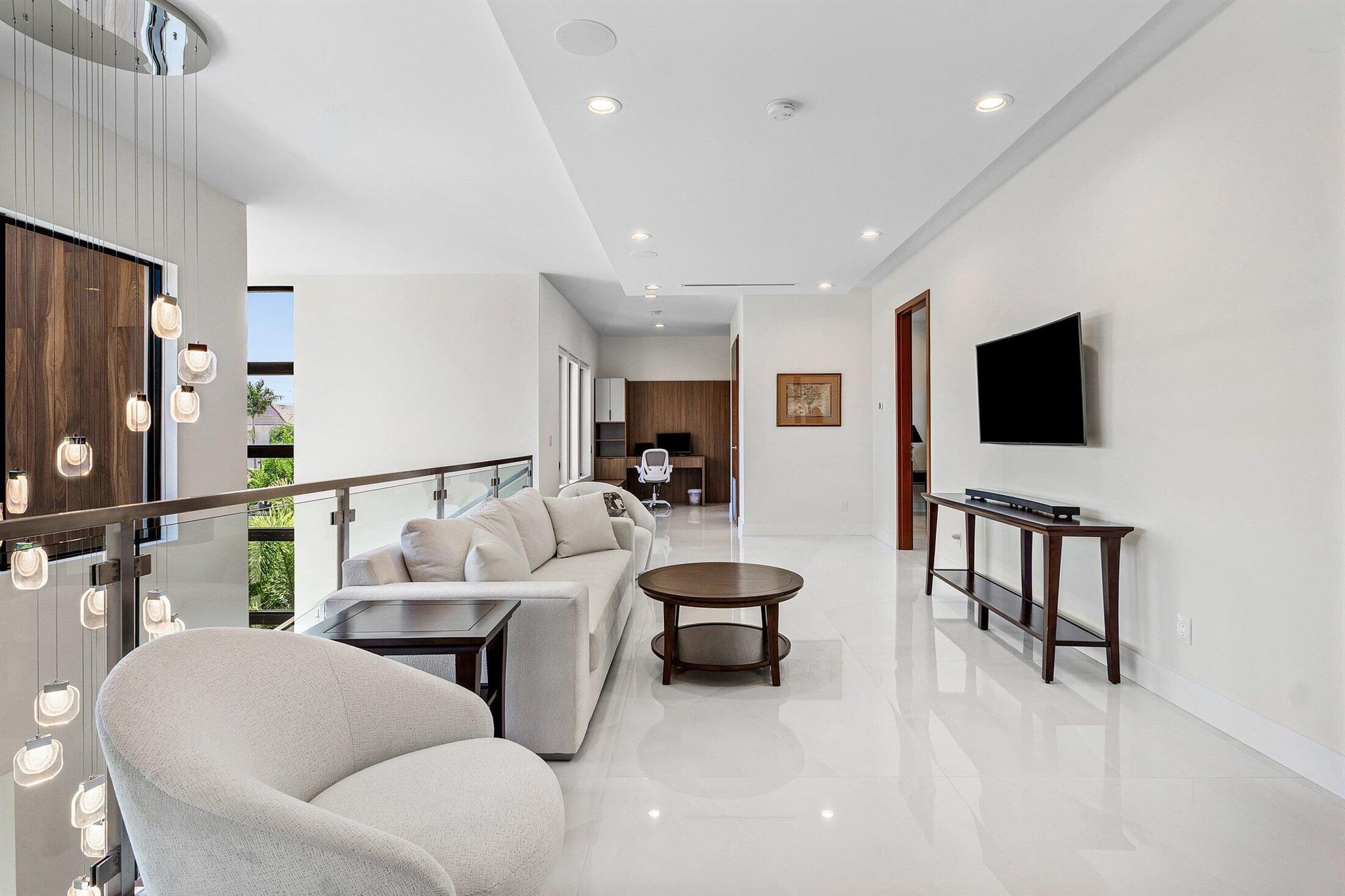450 NE 10th Street