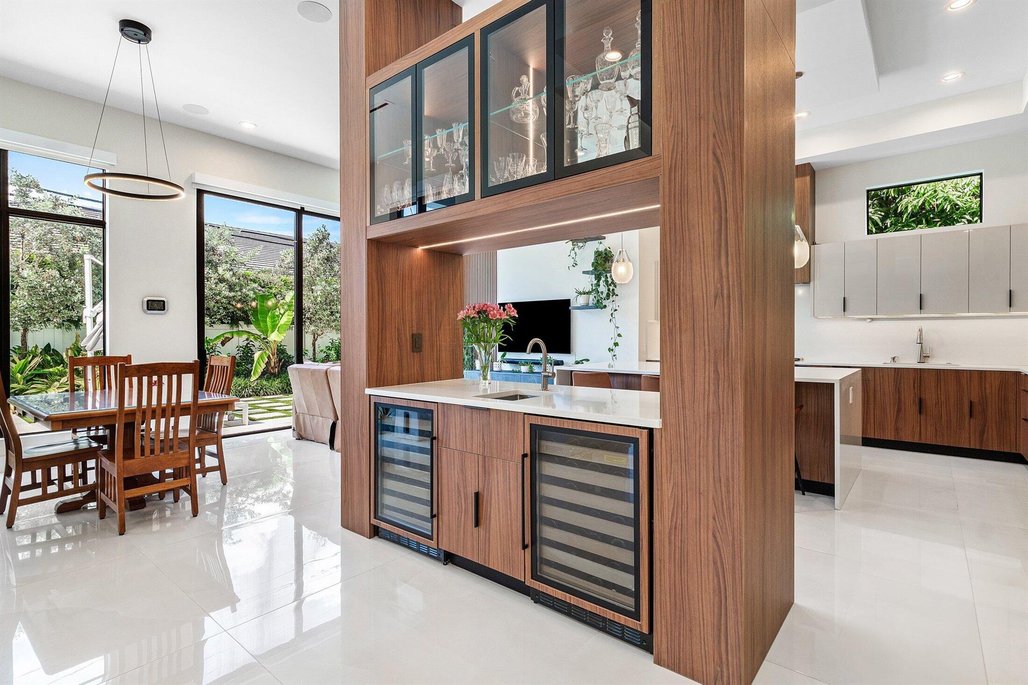 450 NE 10th Street
