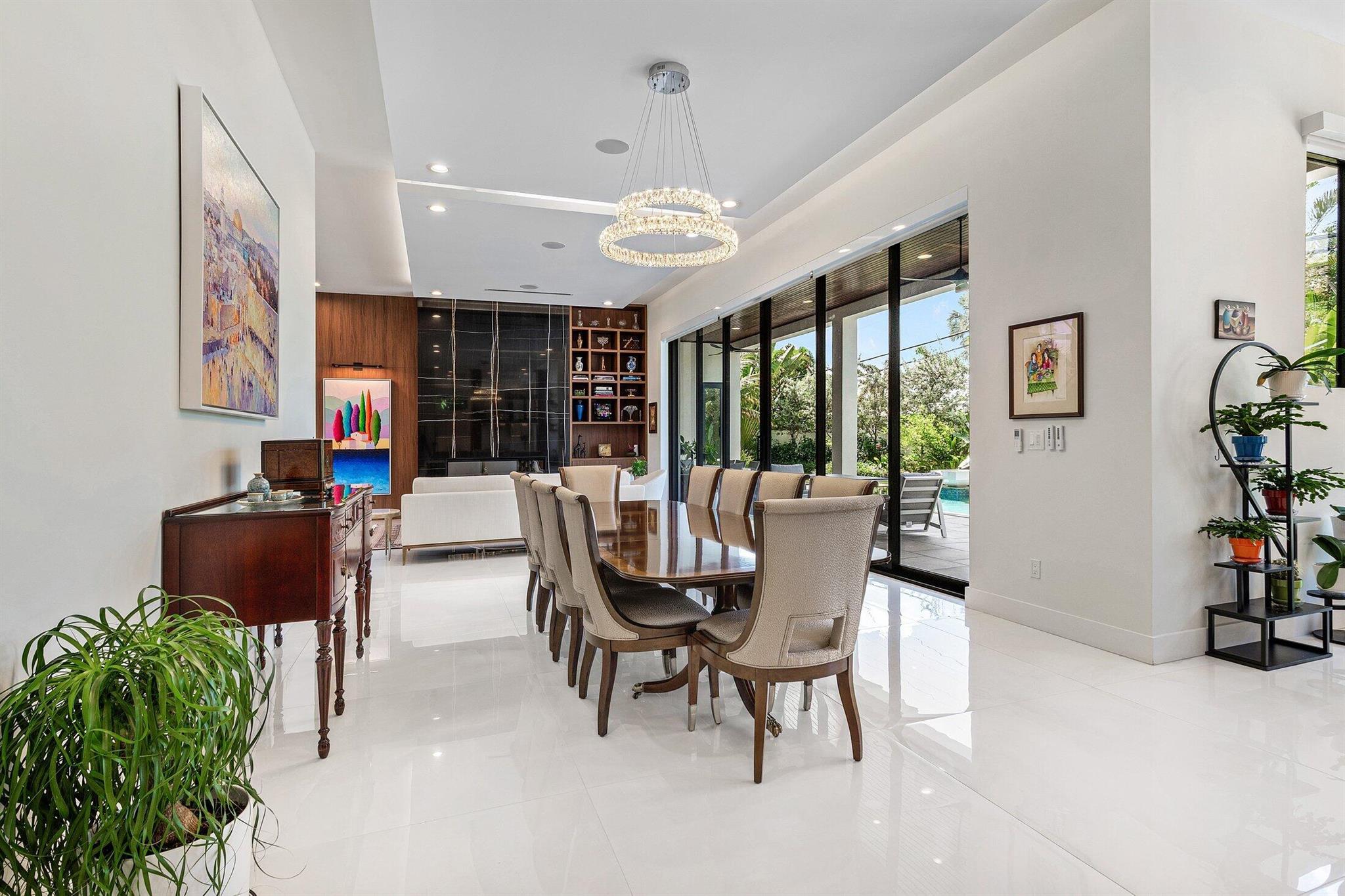 450 NE 10th Street