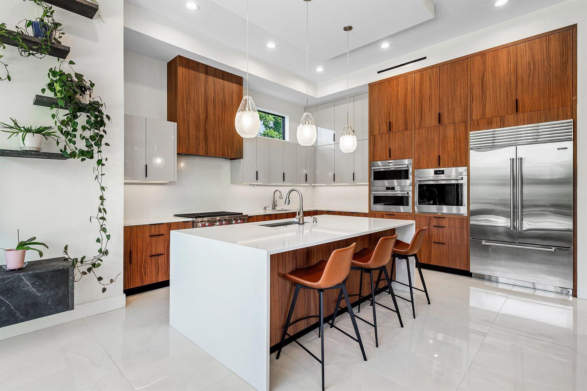 450 NE 10th Street