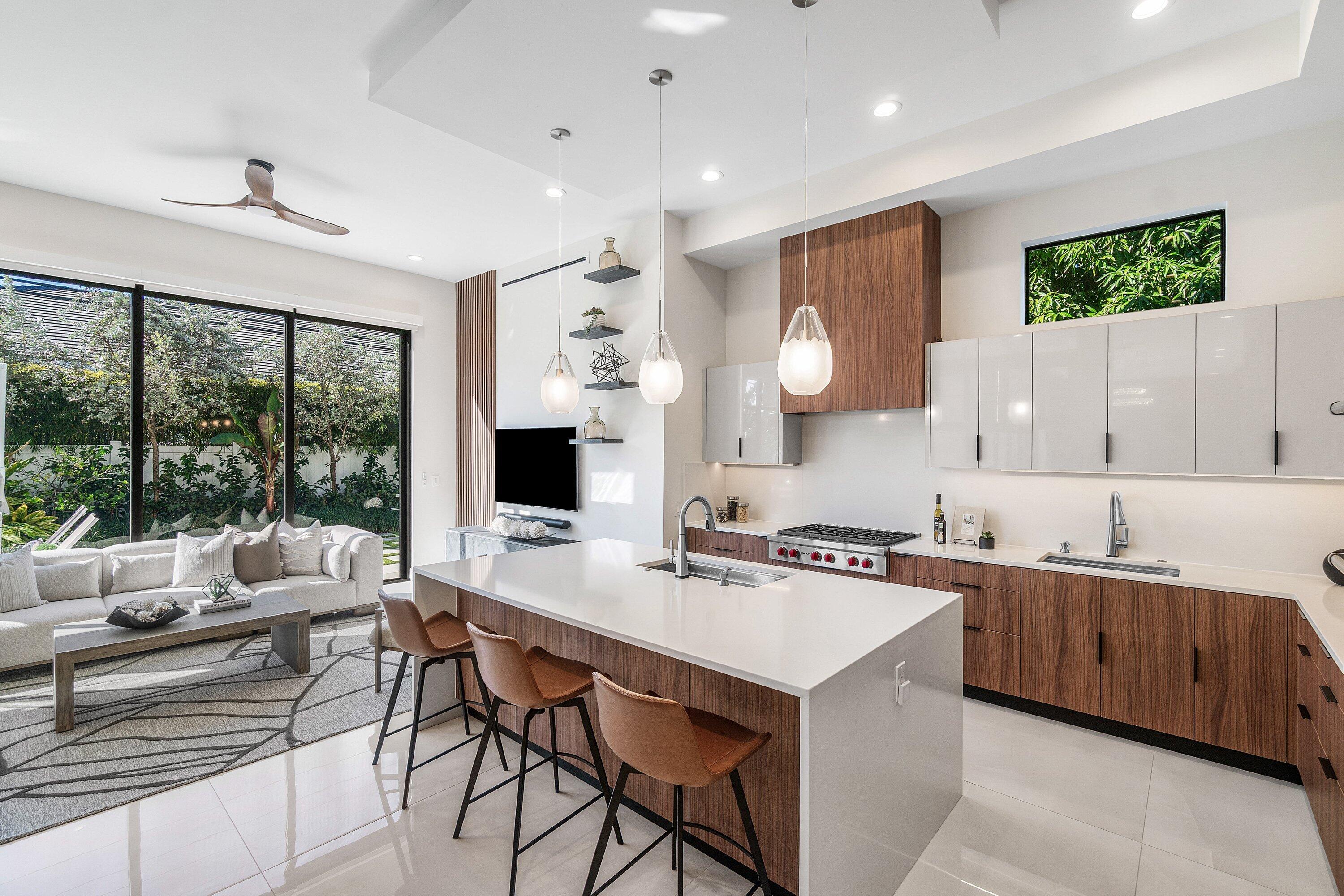 450 NE 10th Street