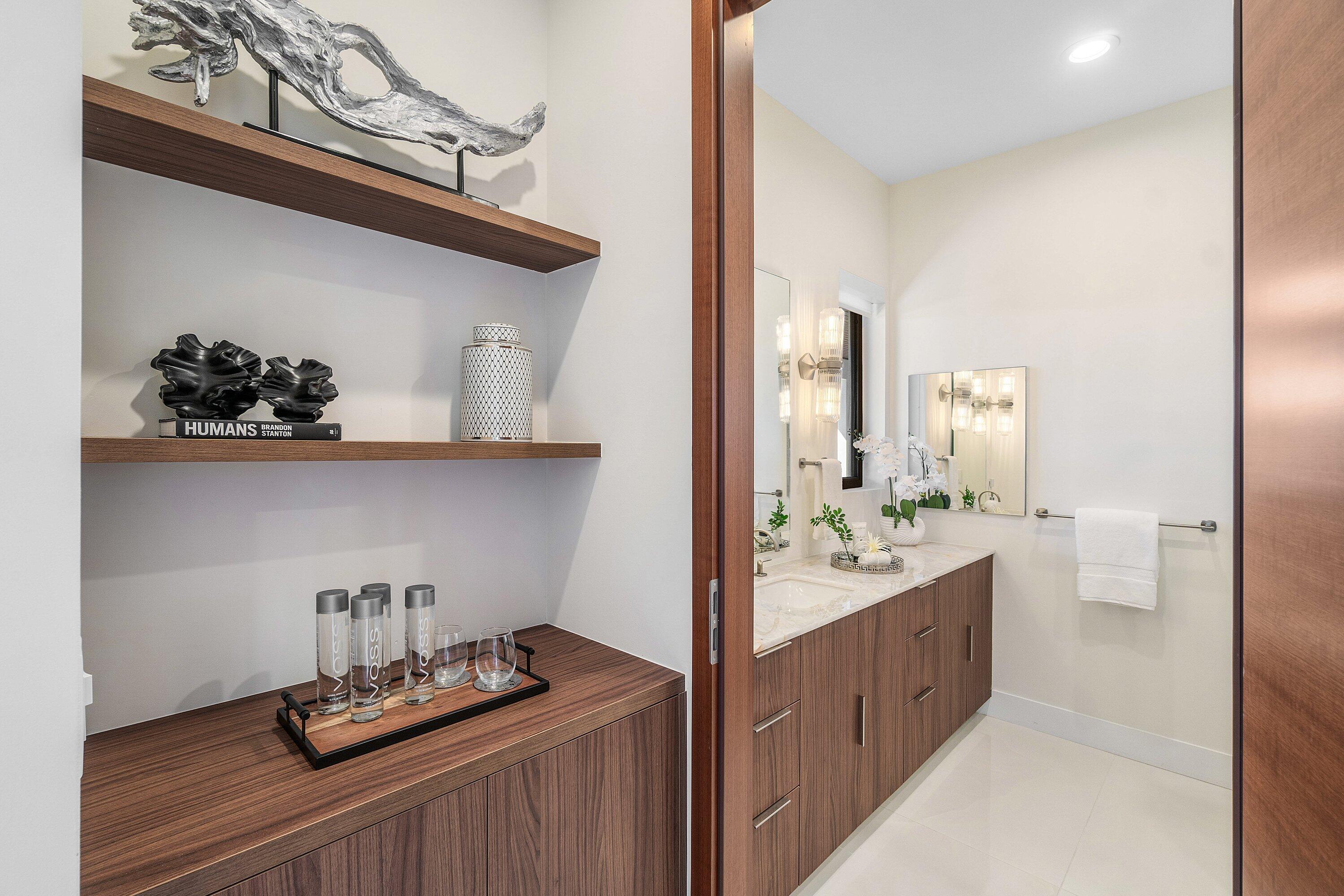 450 NE 10th Street