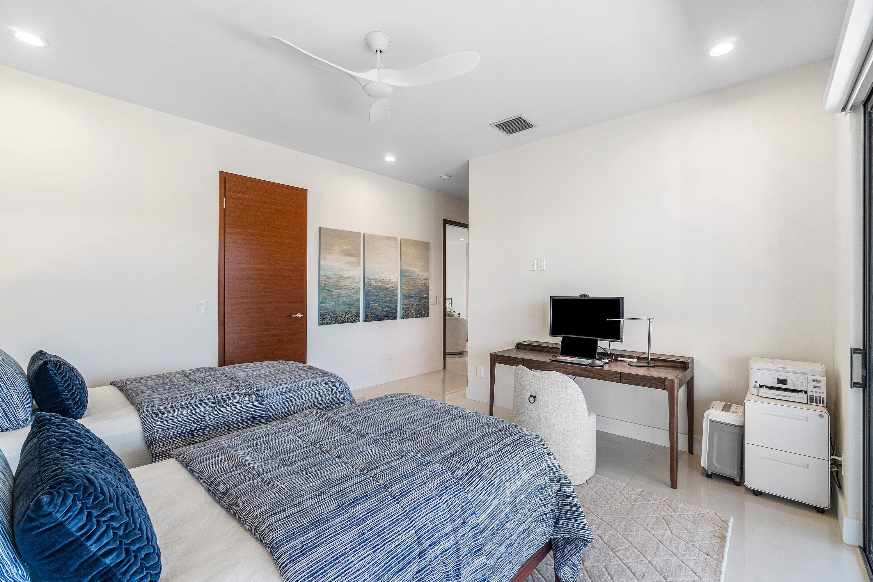 450 NE 10th Street