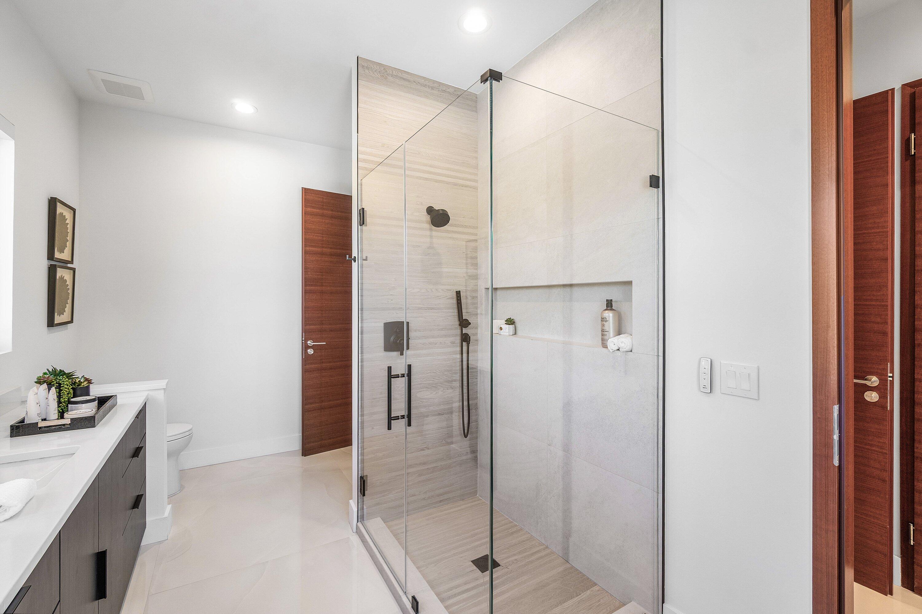 450 NE 10th Street