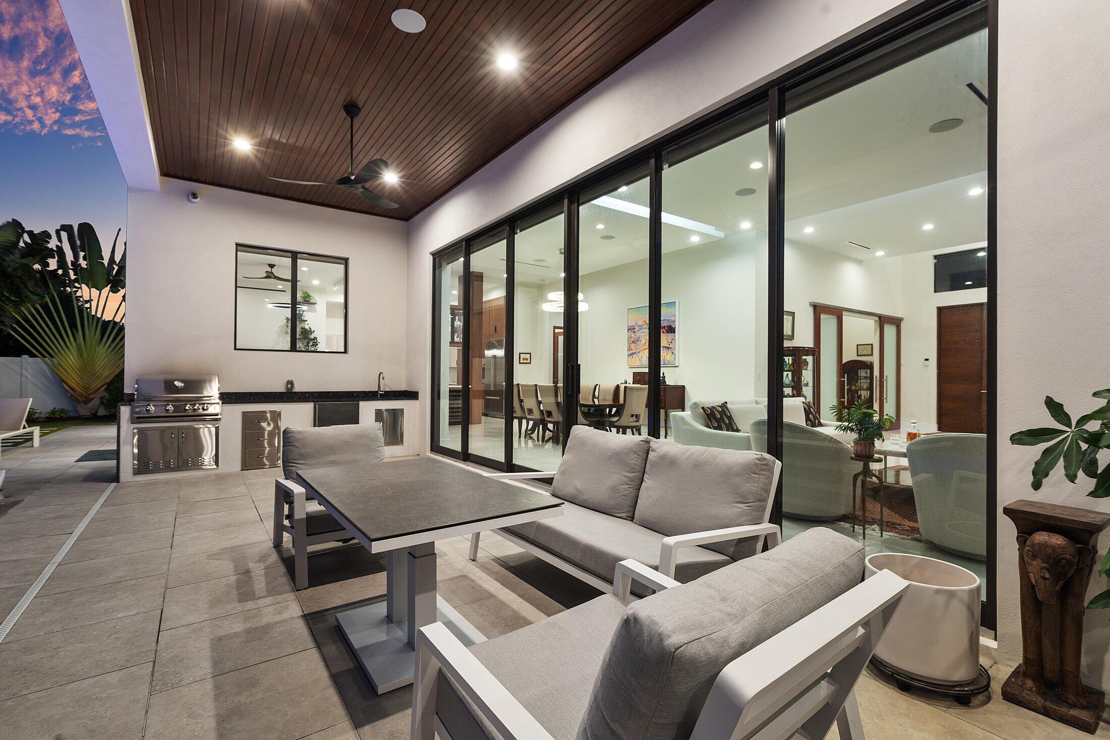 450 NE 10th Street