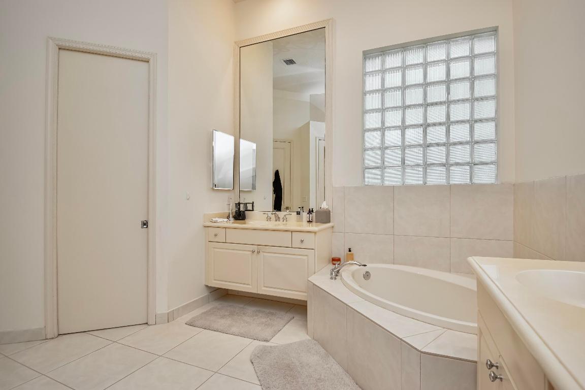 7837 Villa D Este Way