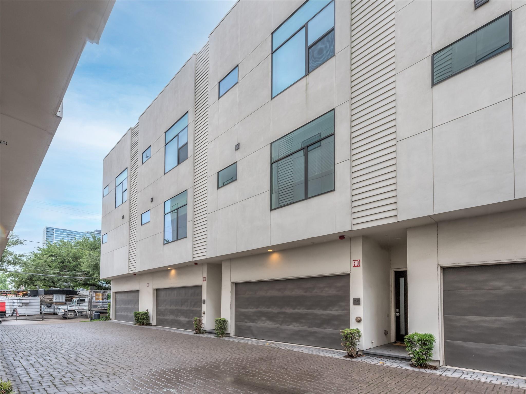 1004 California Street # 402