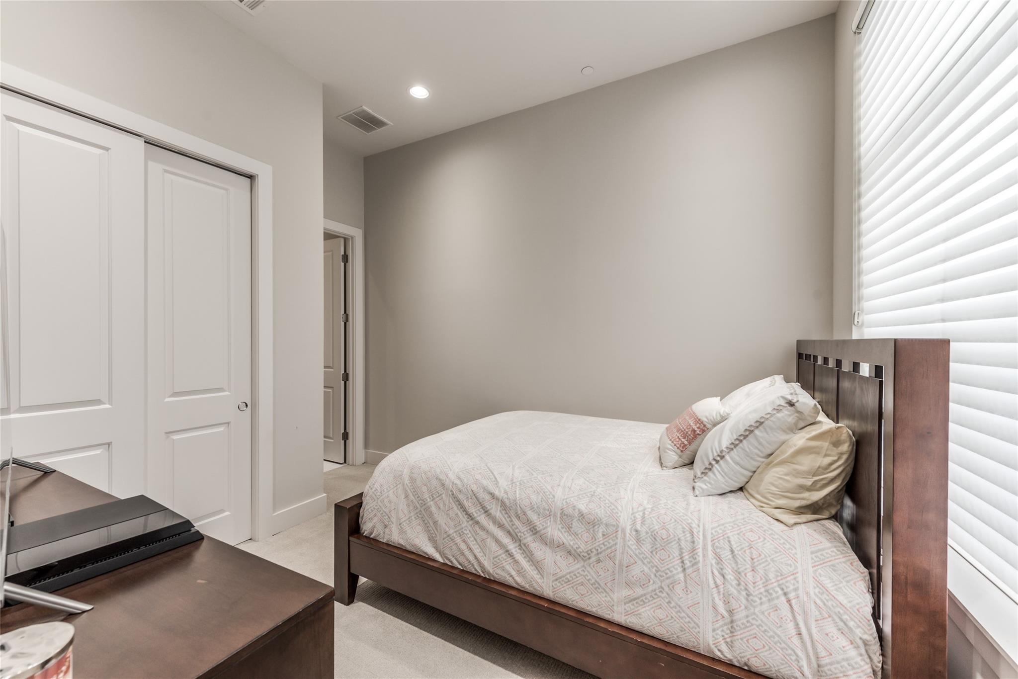 1004 California Street # 402