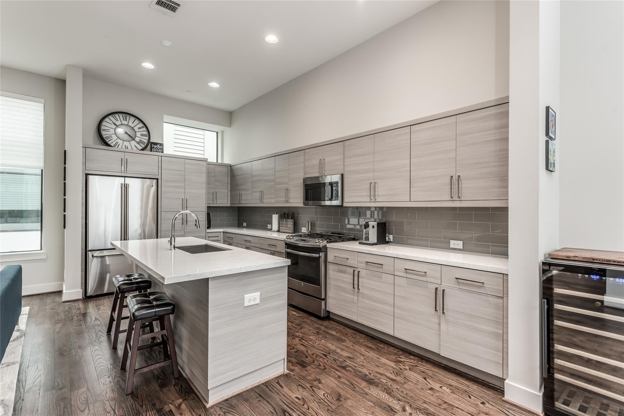 1004 California Street # 402