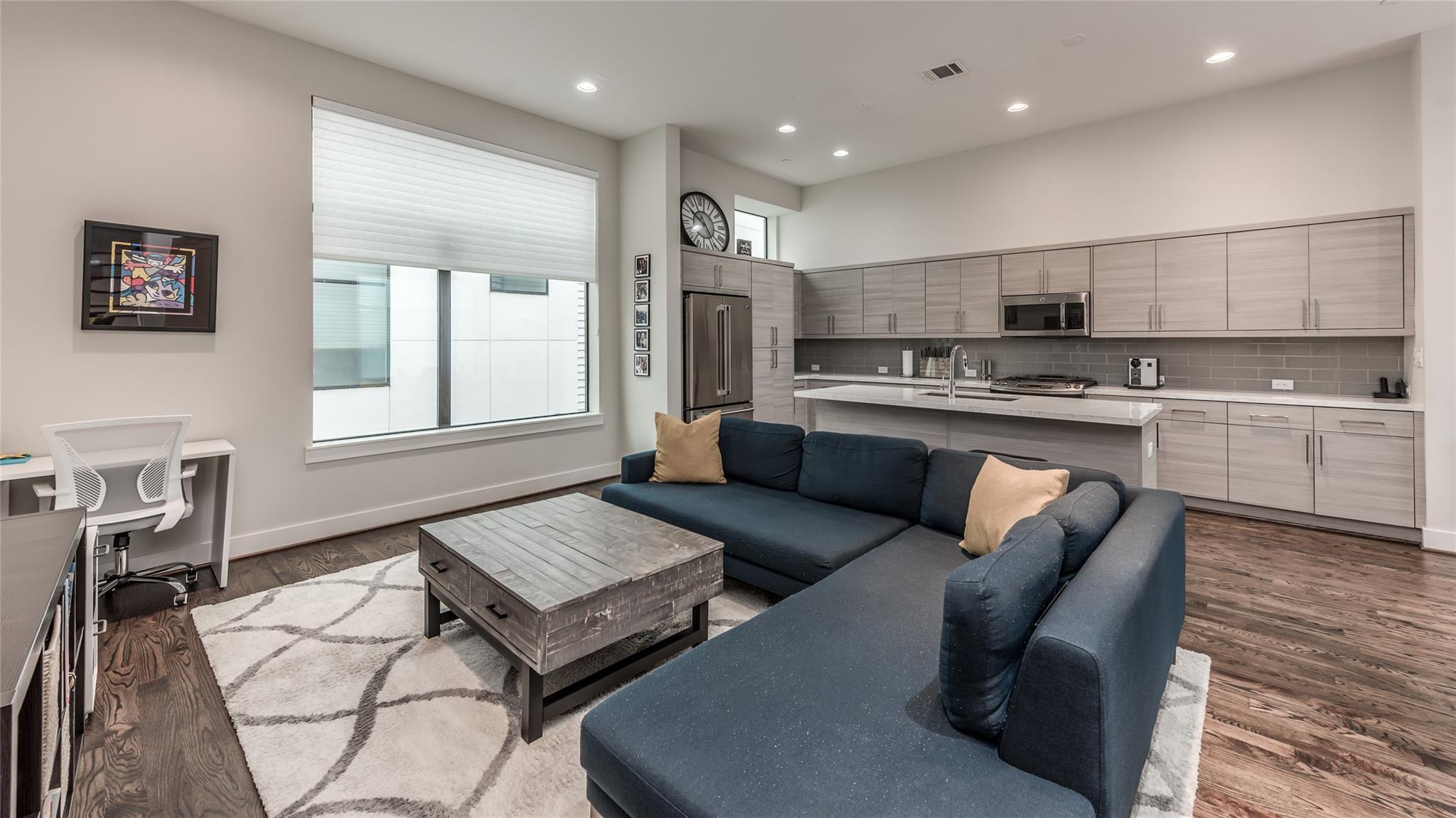 1004 California Street # 402