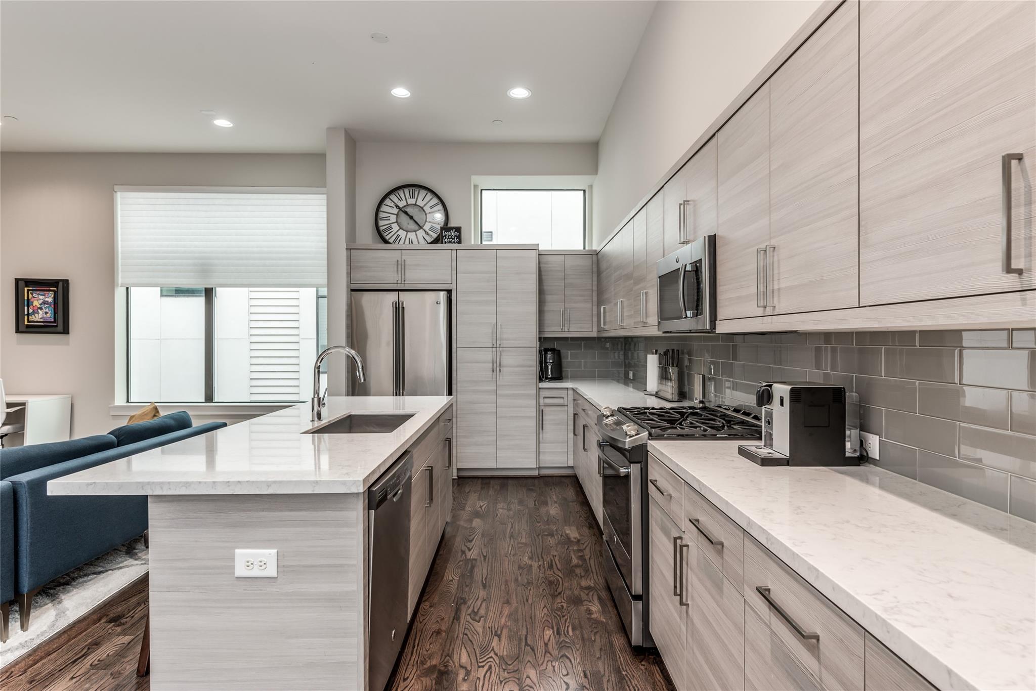 1004 California Street # 402