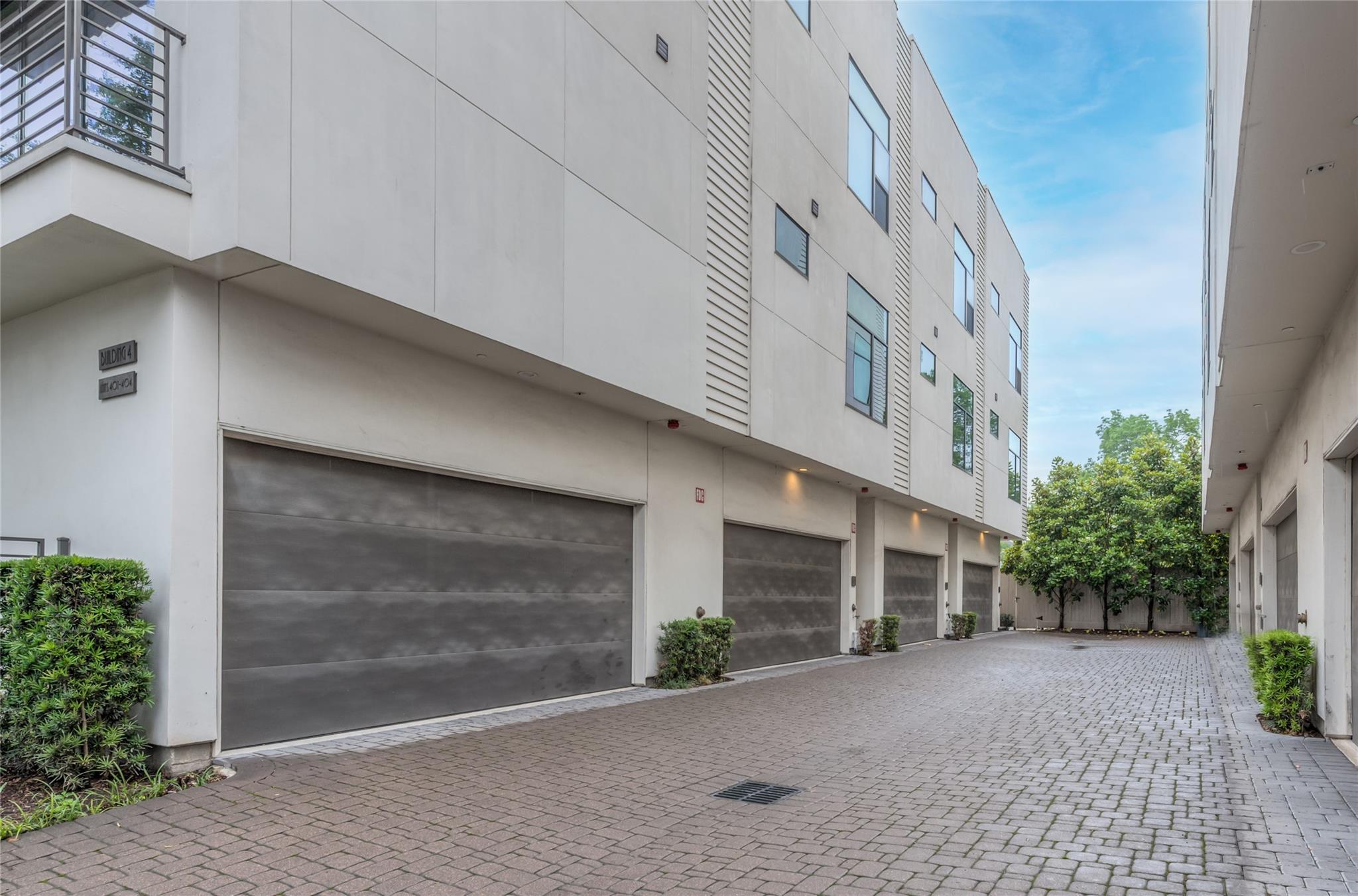 1004 California Street # 402