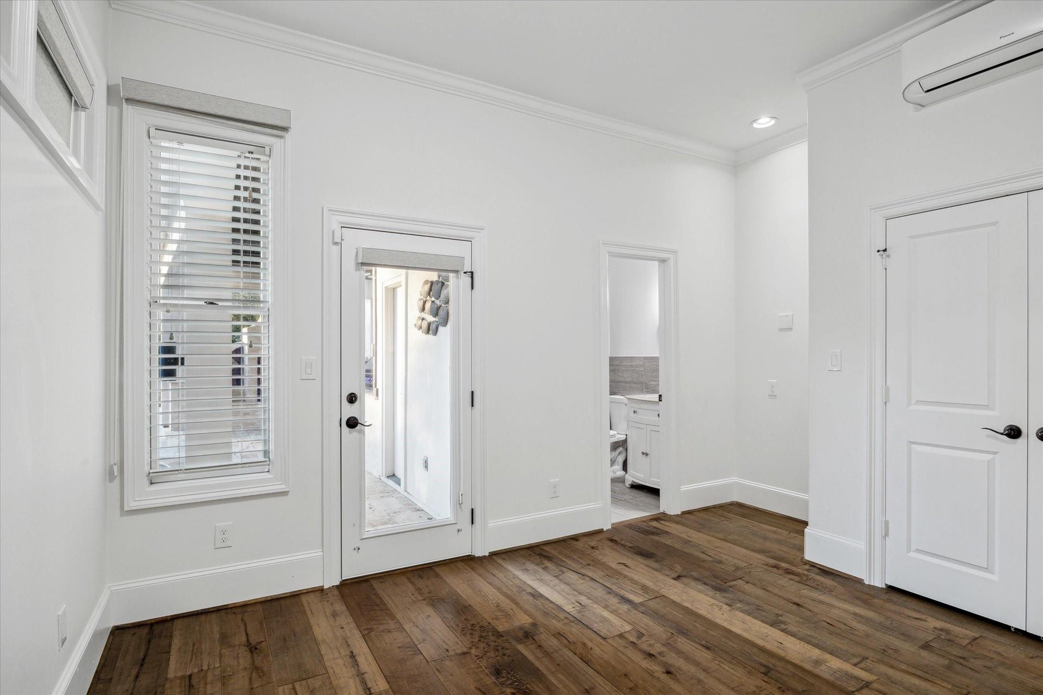 10 Broadwater Court