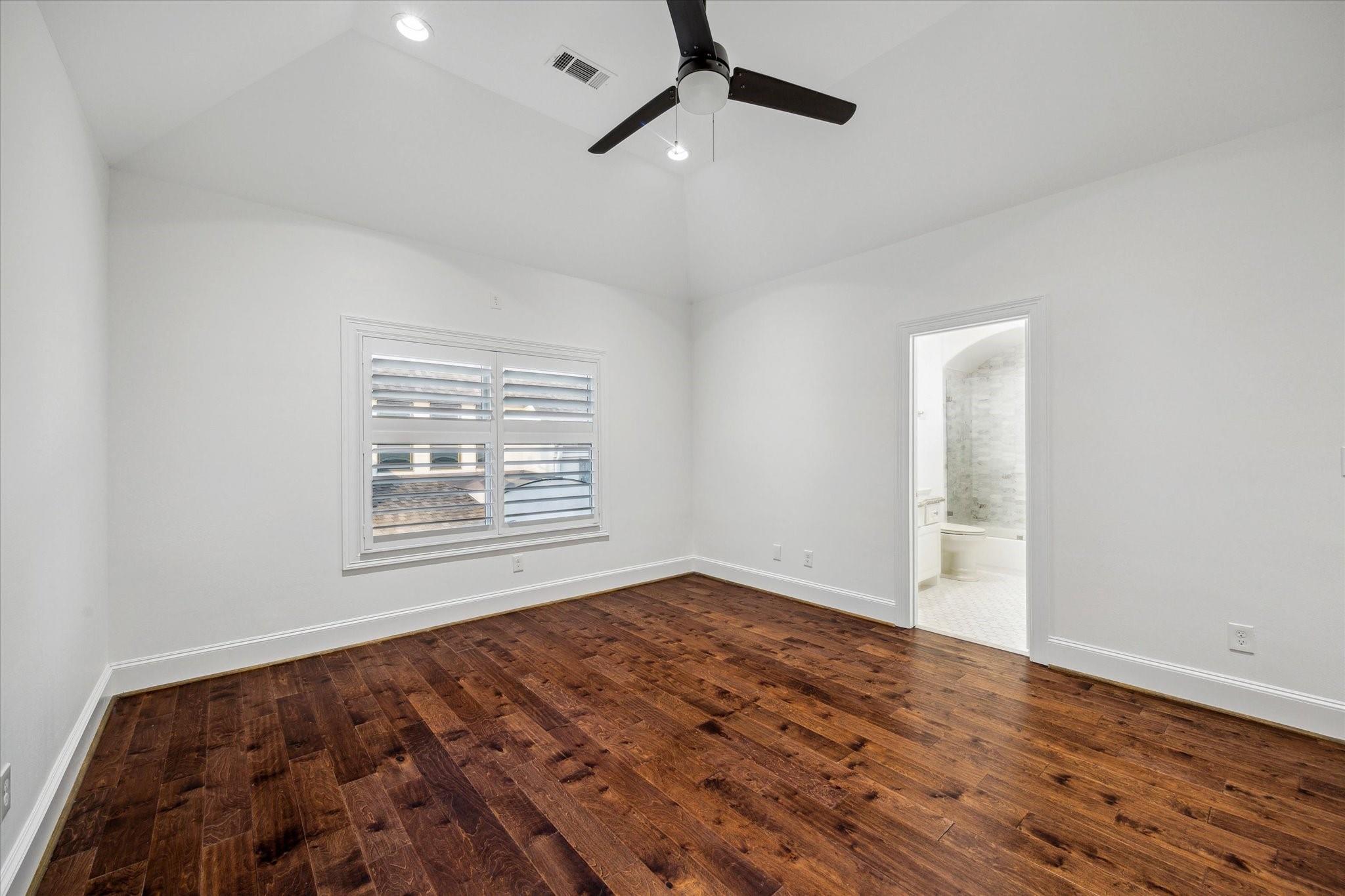 10 Broadwater Court