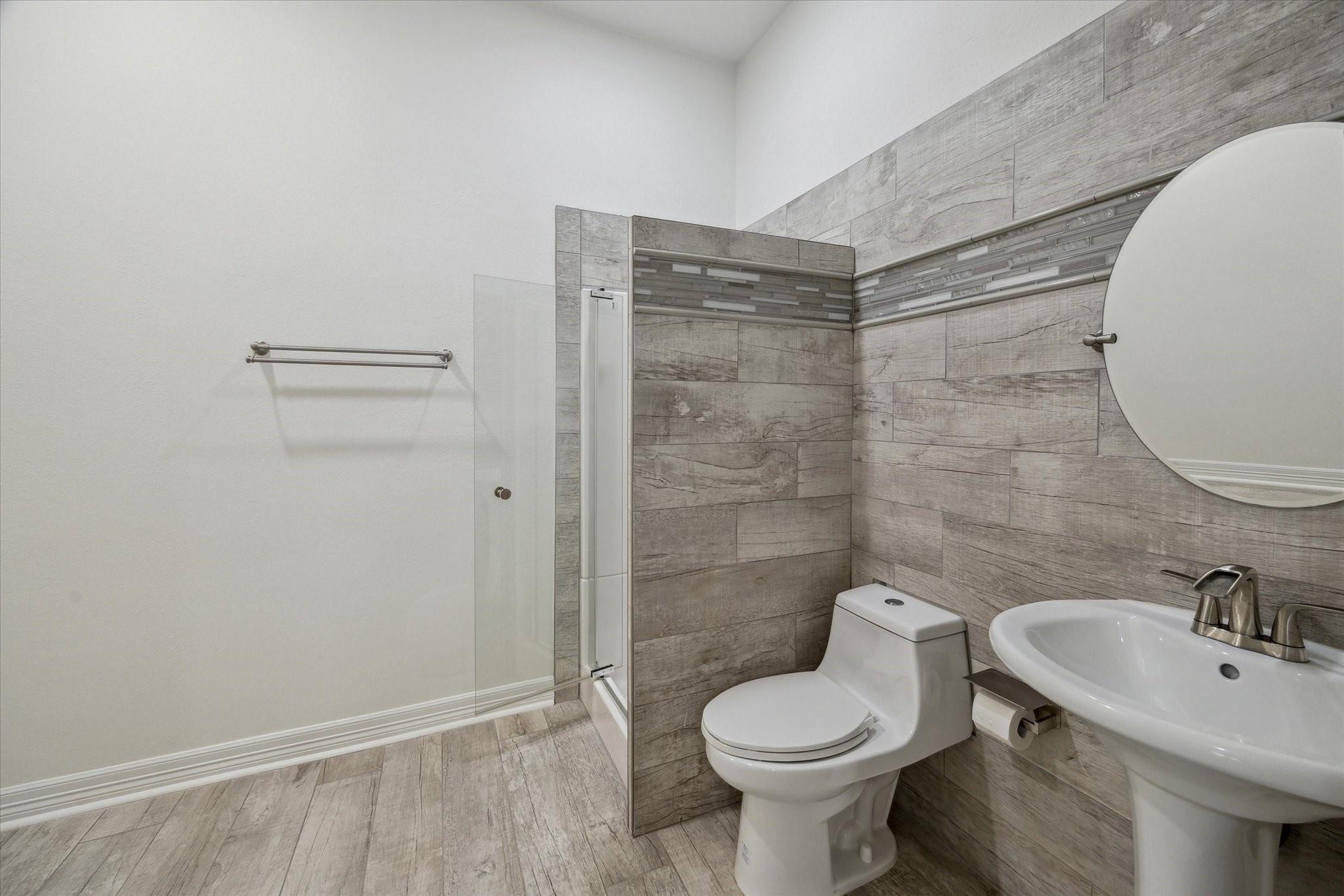 10 Broadwater Court