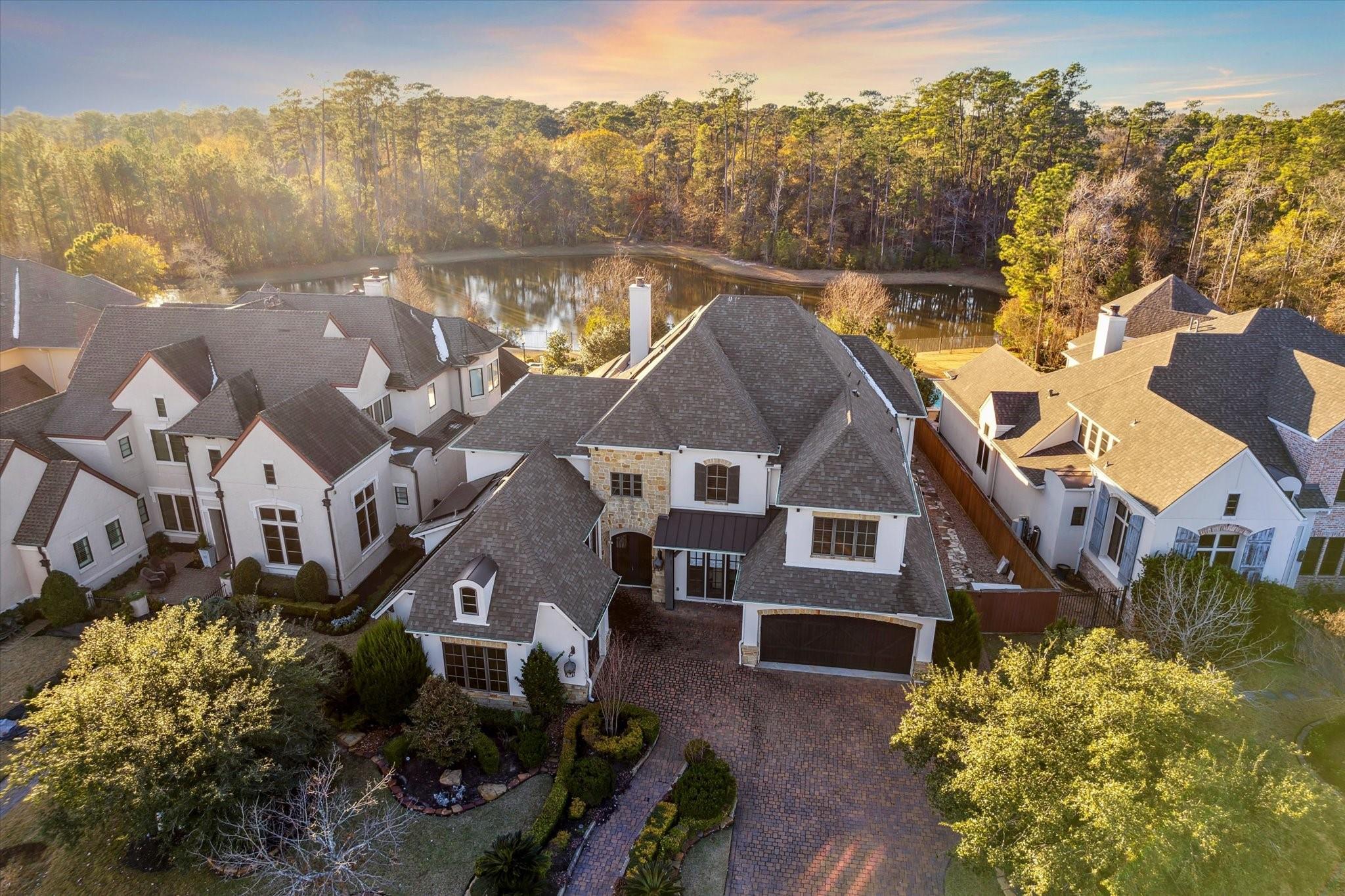 10 Broadwater Court