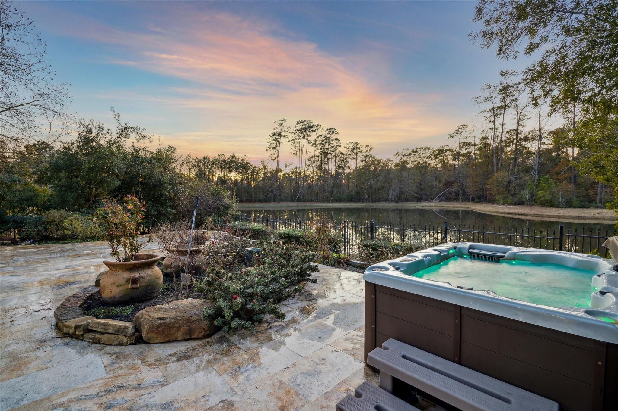 10 Broadwater Court