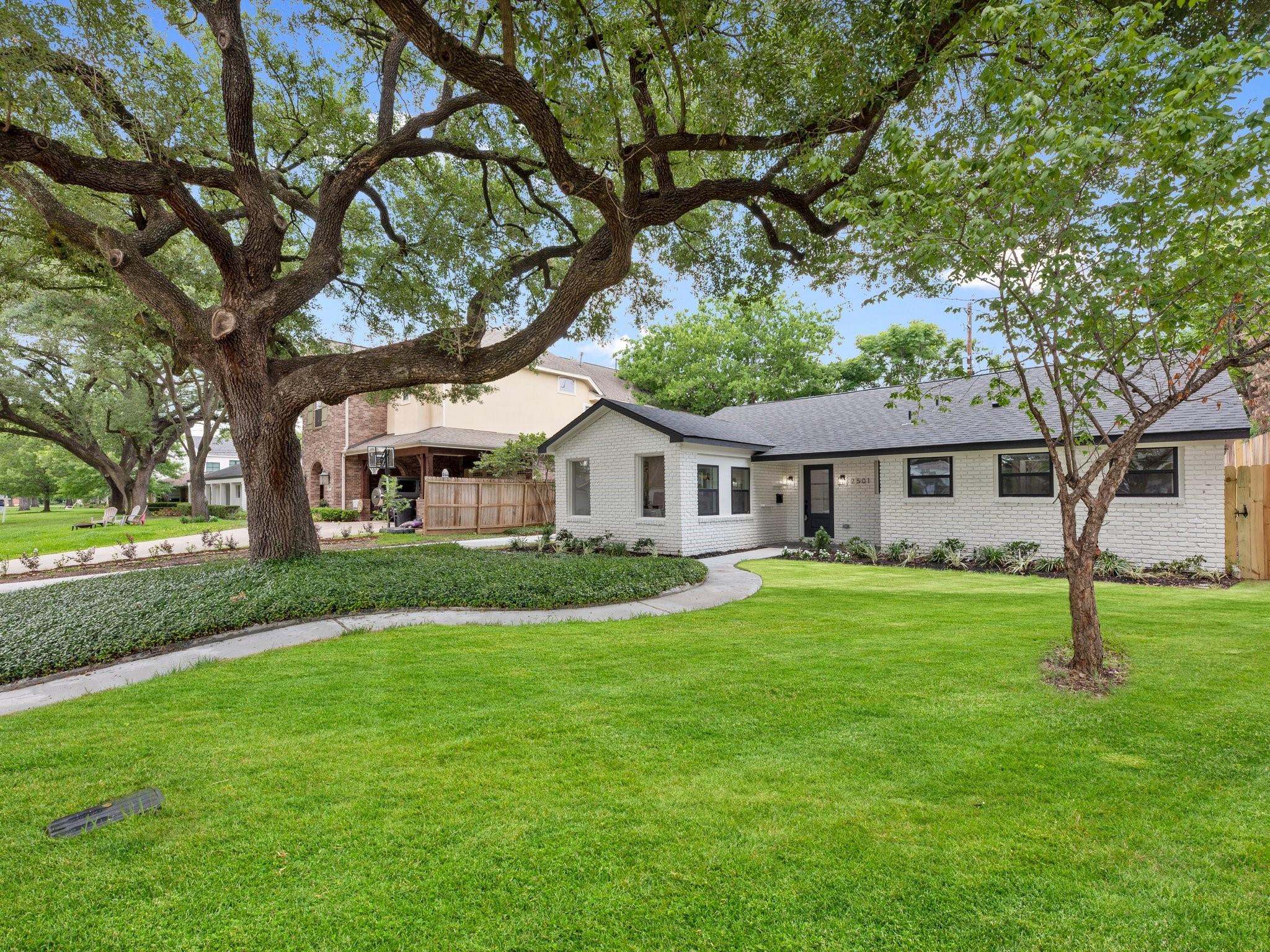 2501 Briarhurst Drive