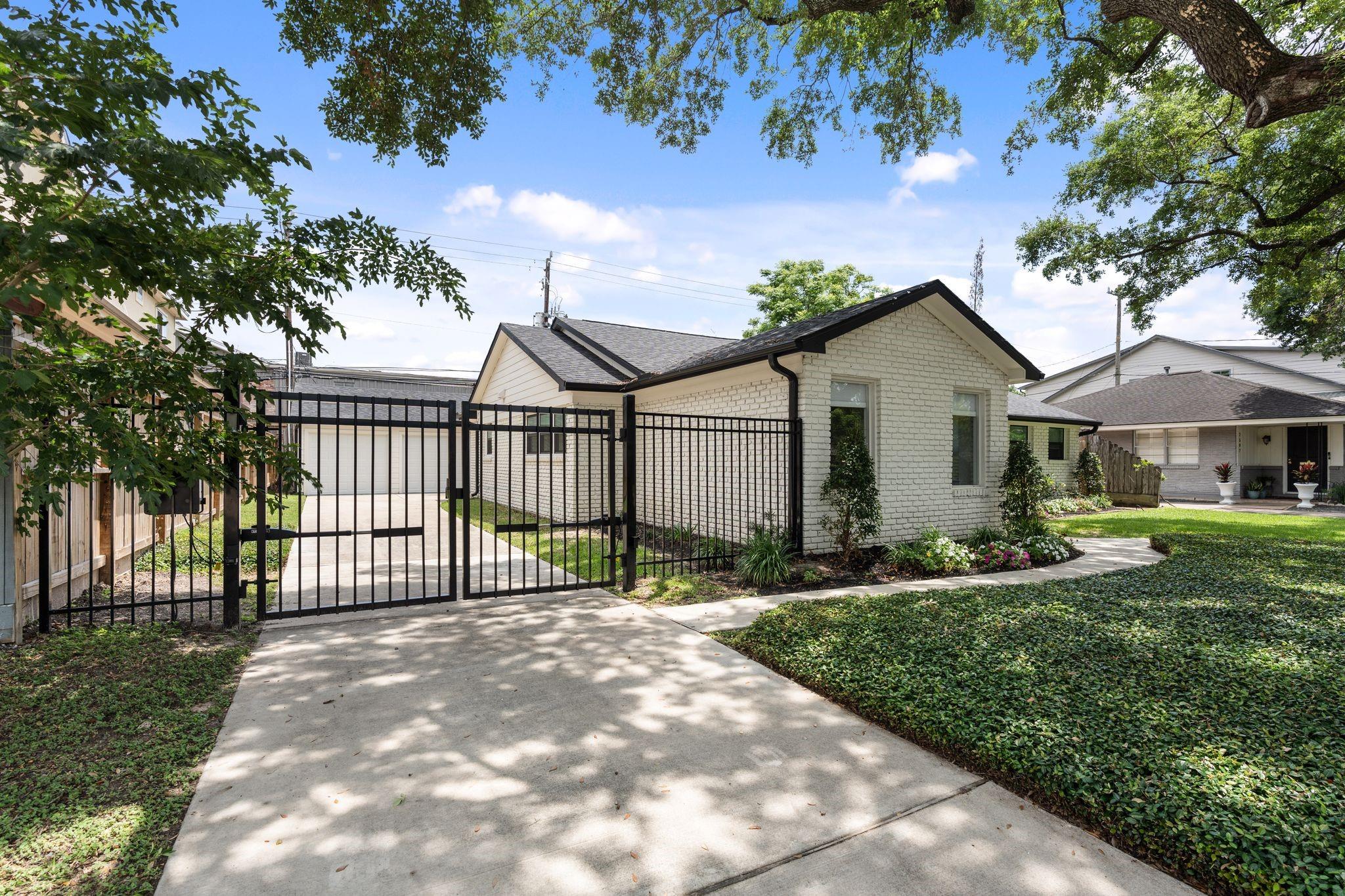 2501 Briarhurst Drive