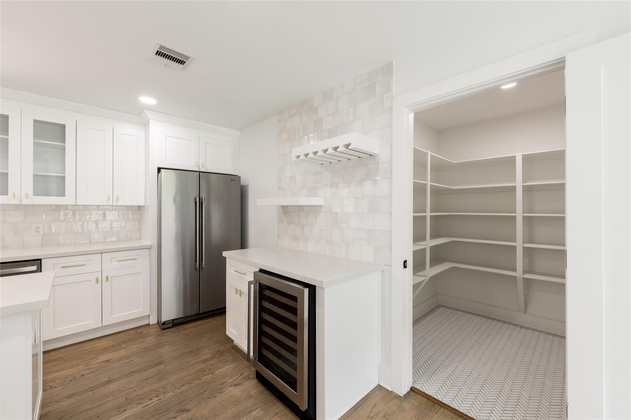 2413 Briarhurst Drive