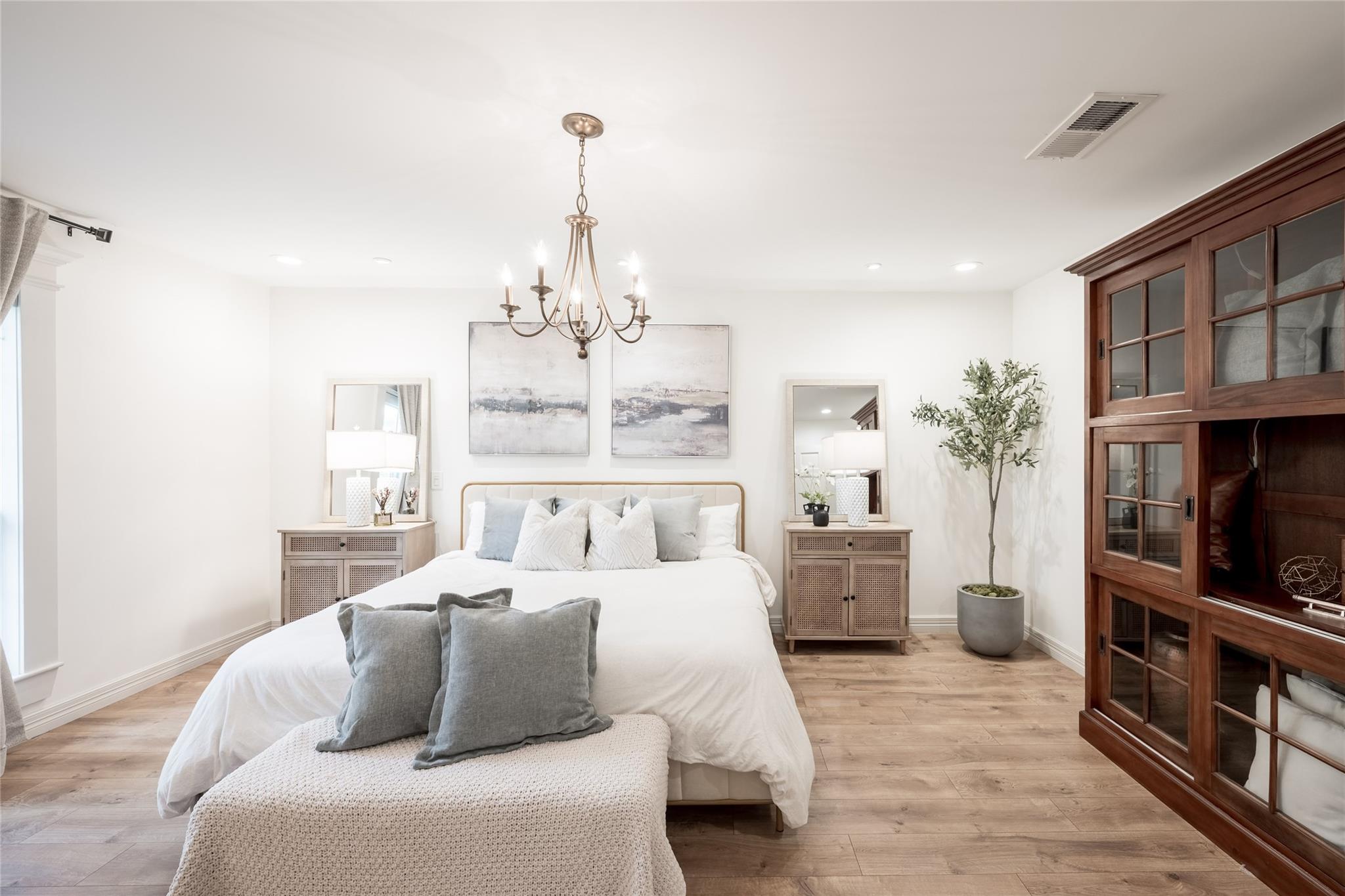 2802 Bernadette Lane
