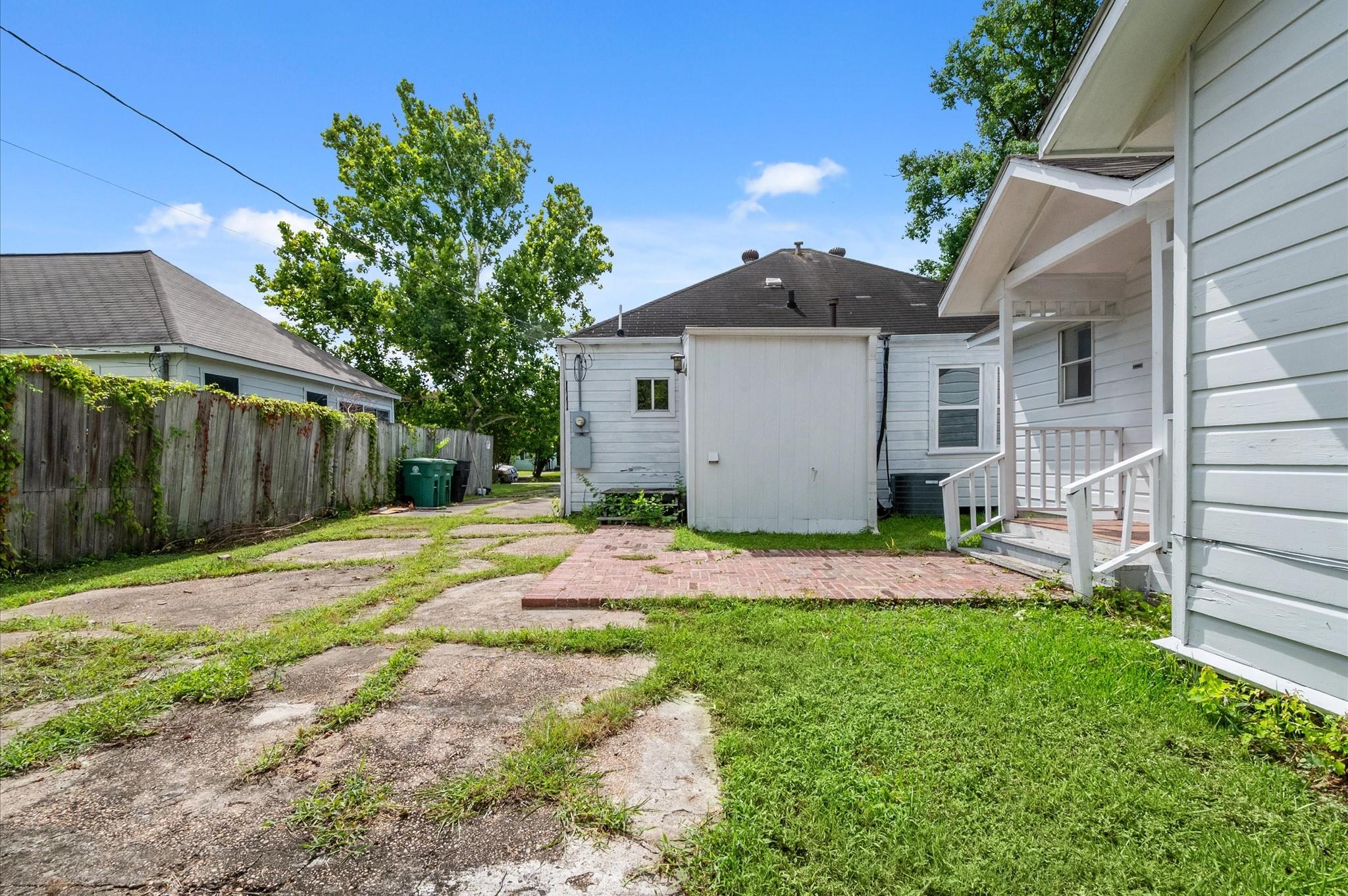 1922 Des Jardines Street