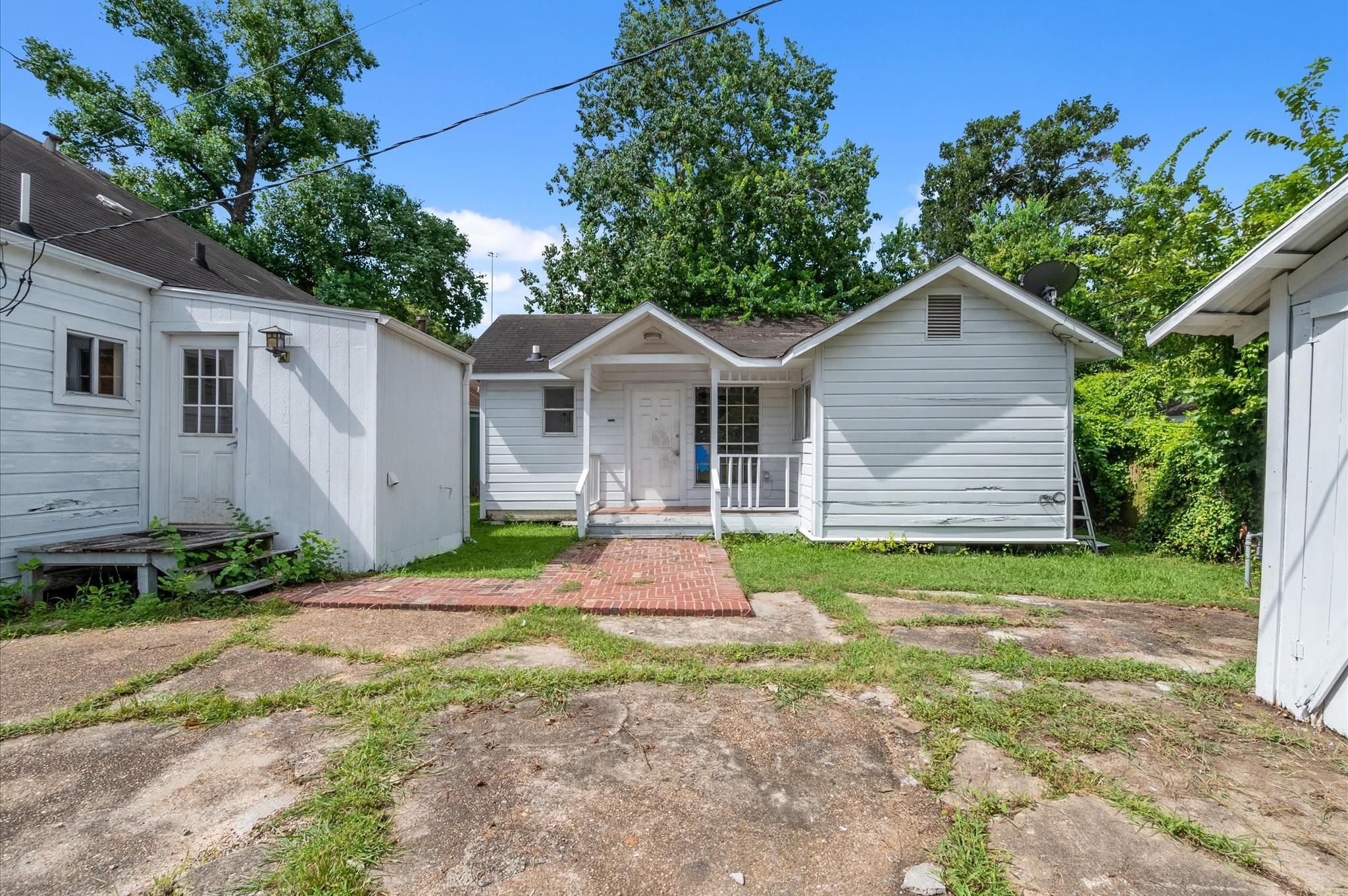1922 Des Jardines Street