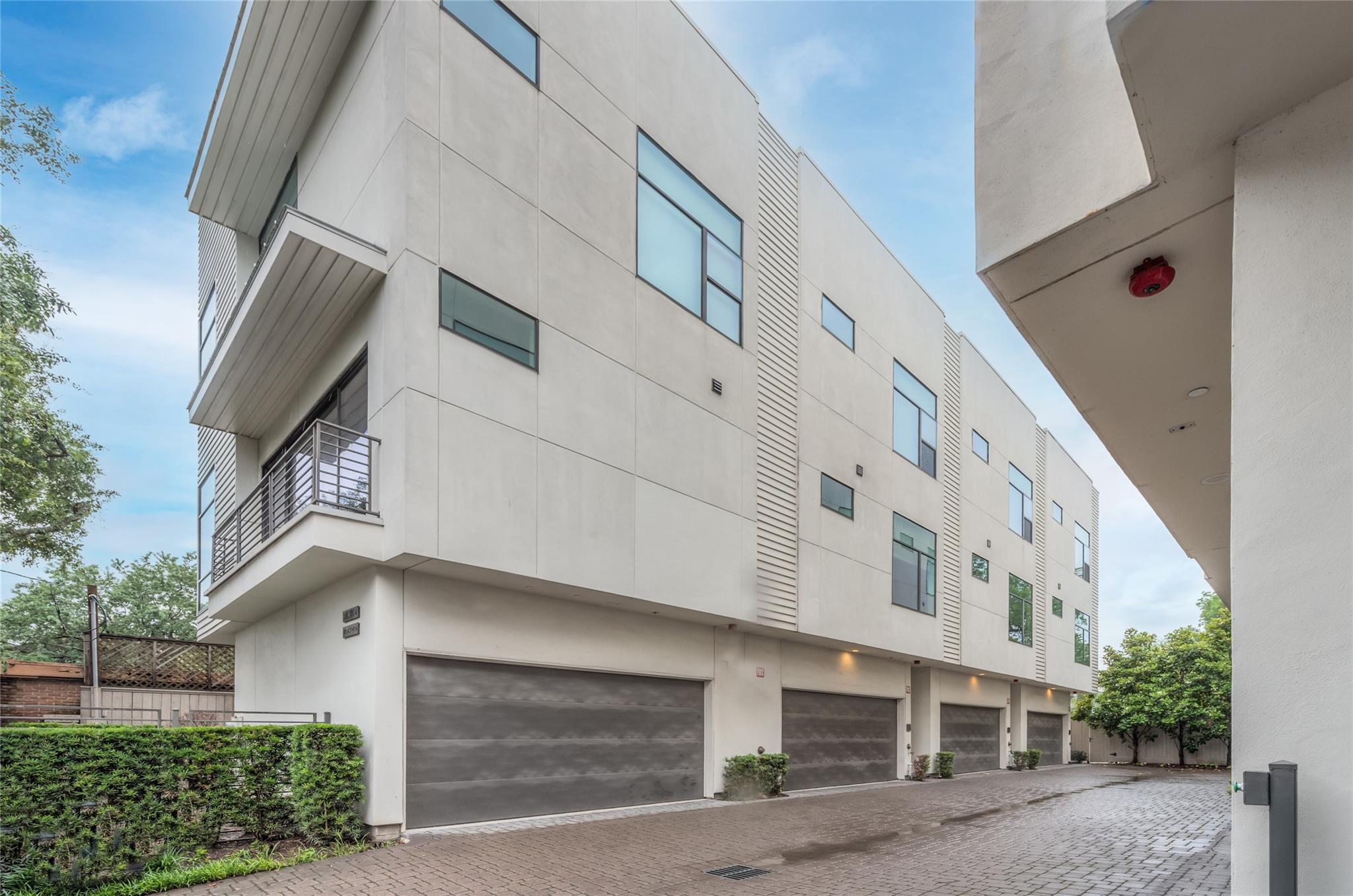 1004 California Street # 402