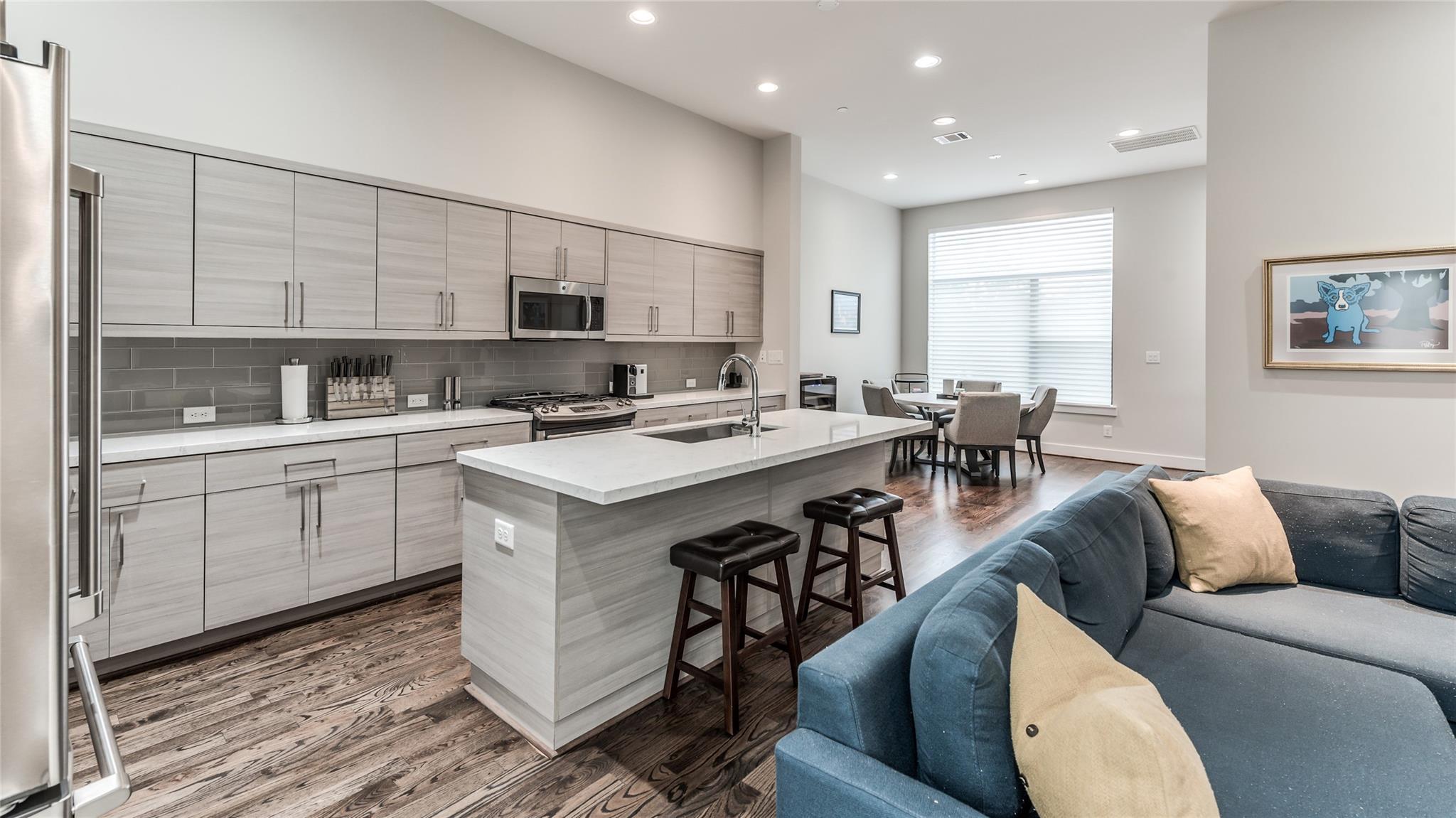 1004 California Street # 402