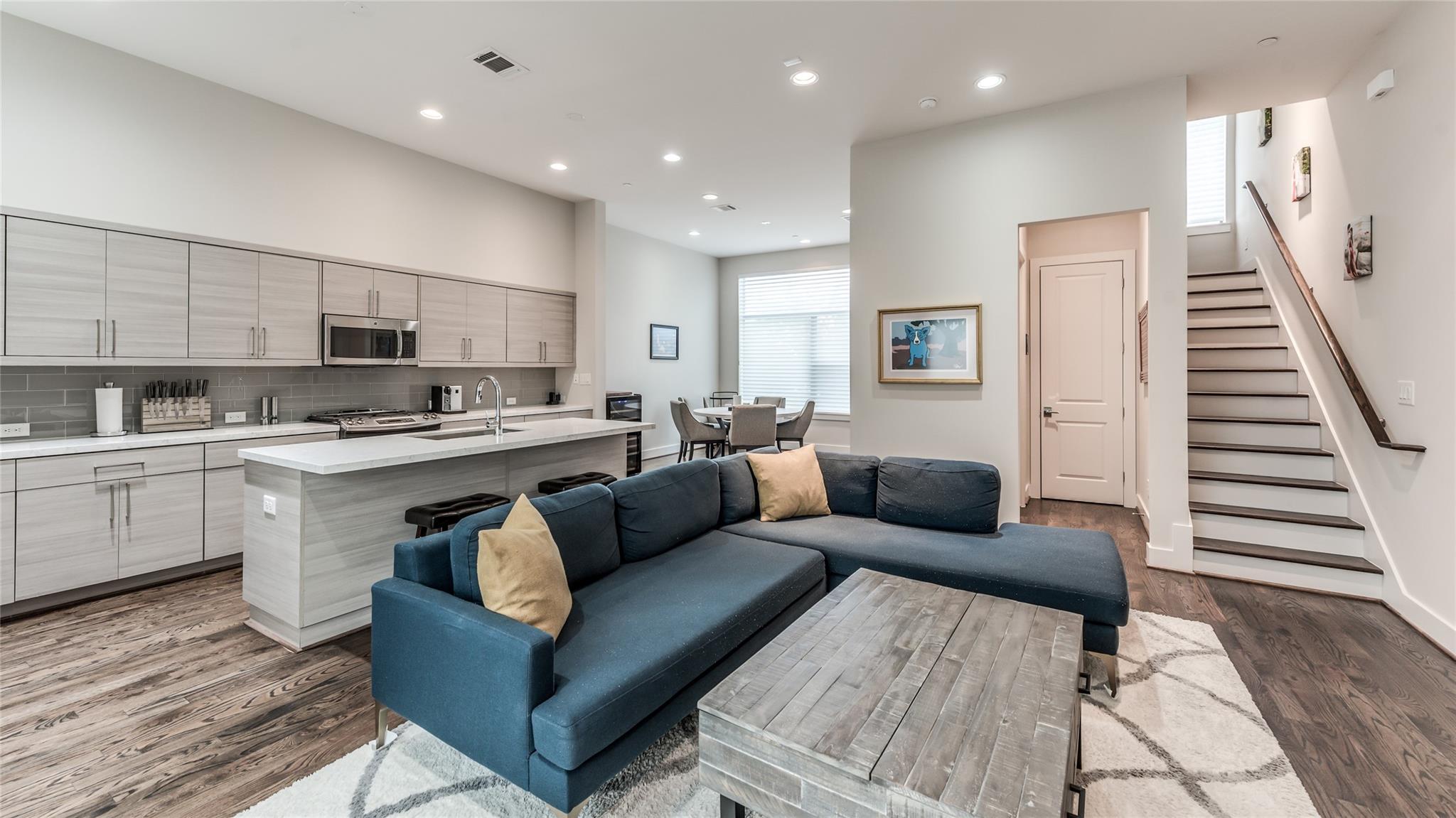 1004 California Street # 402