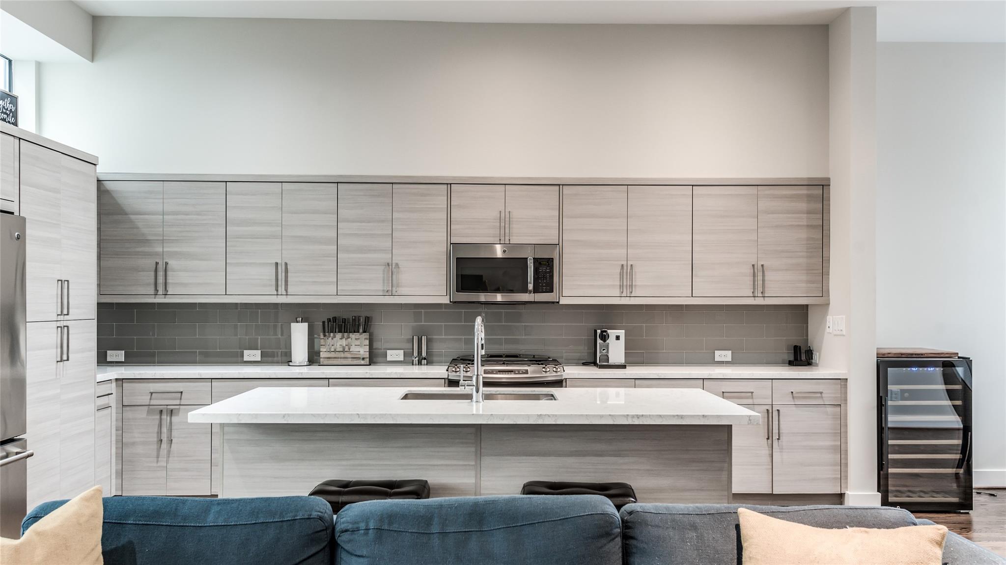 1004 California Street # 402