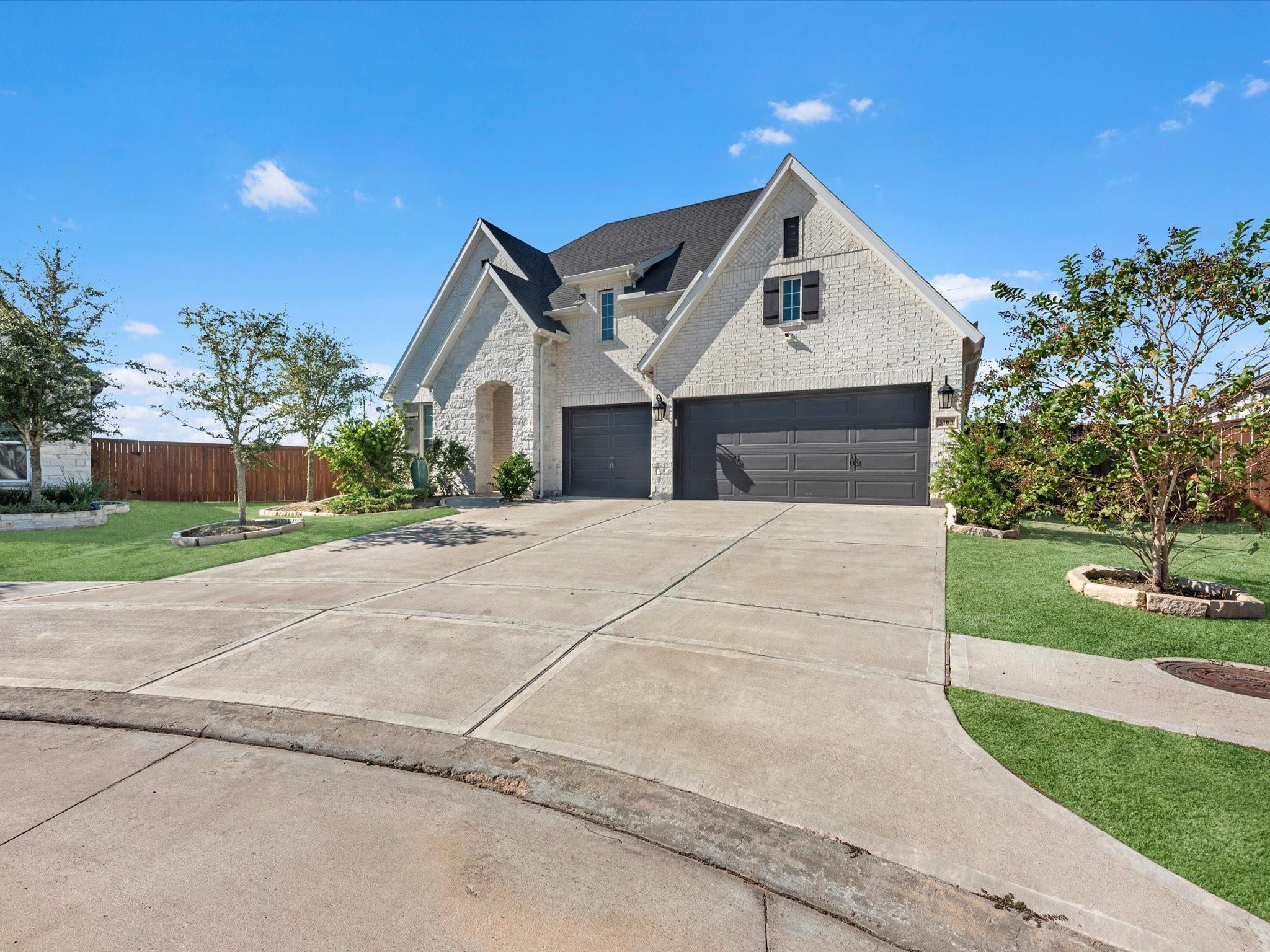 3103 Honeysuckle Way