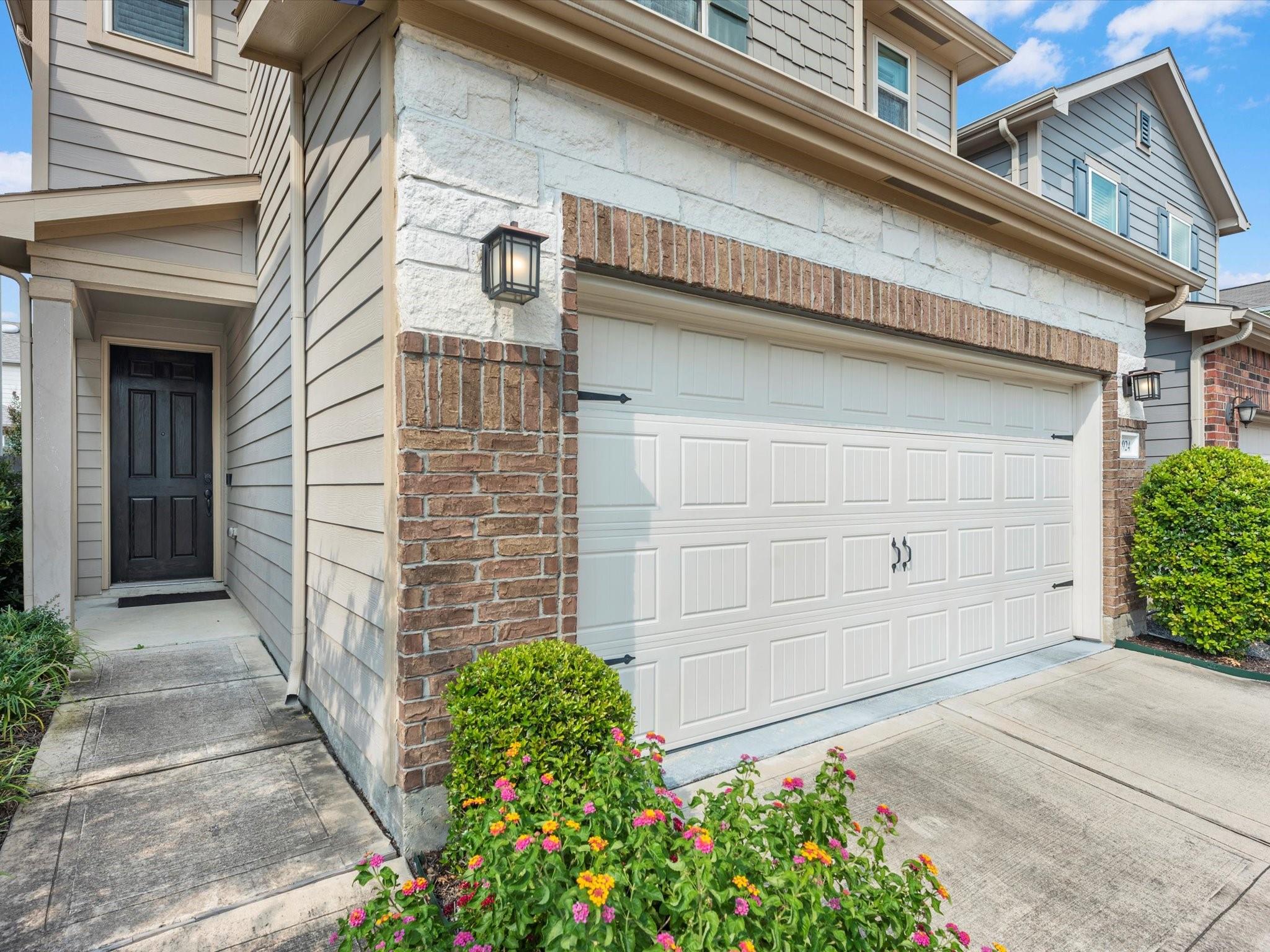 8924 Hollister Commons Lane