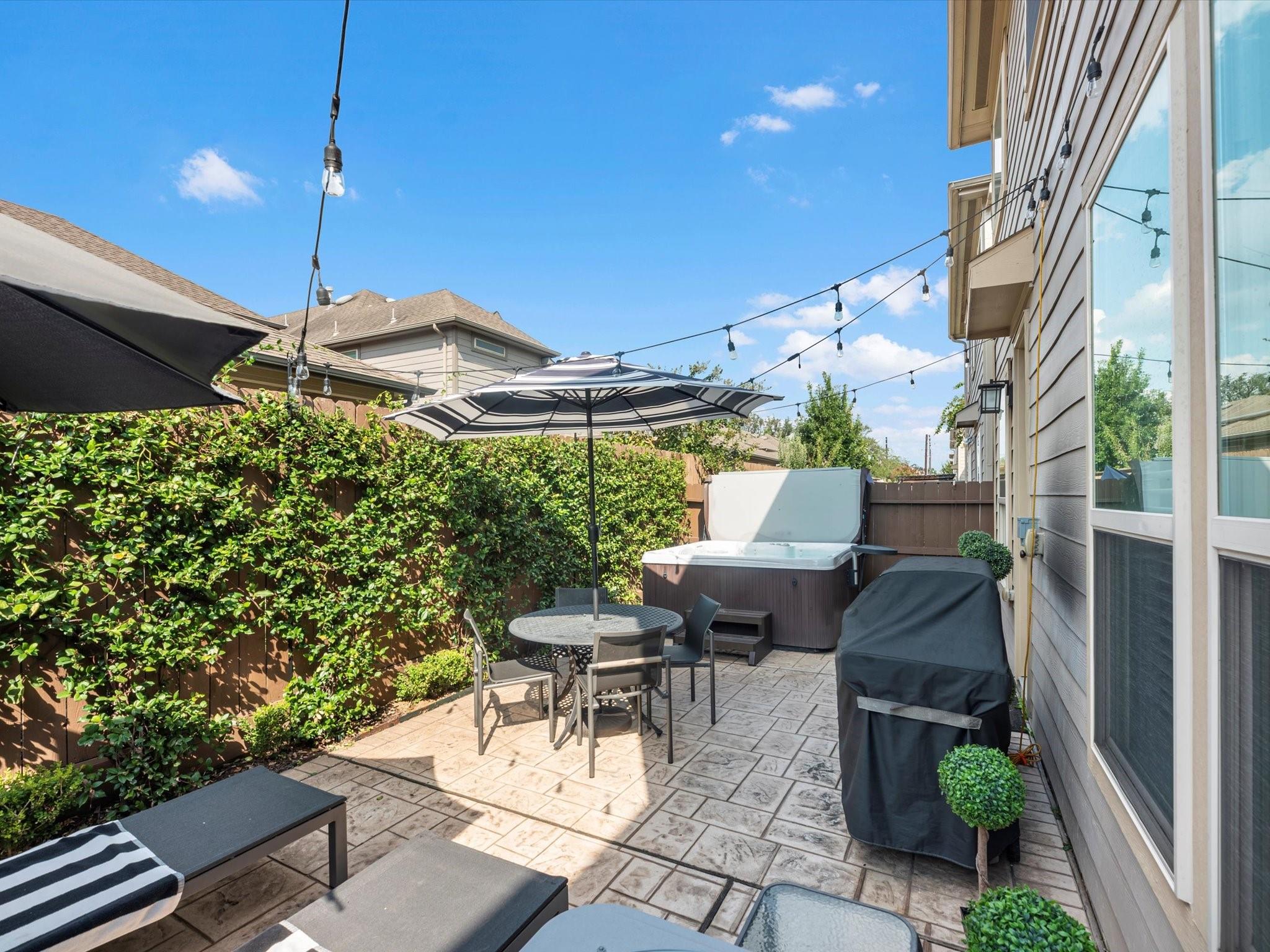 8924 Hollister Commons Lane