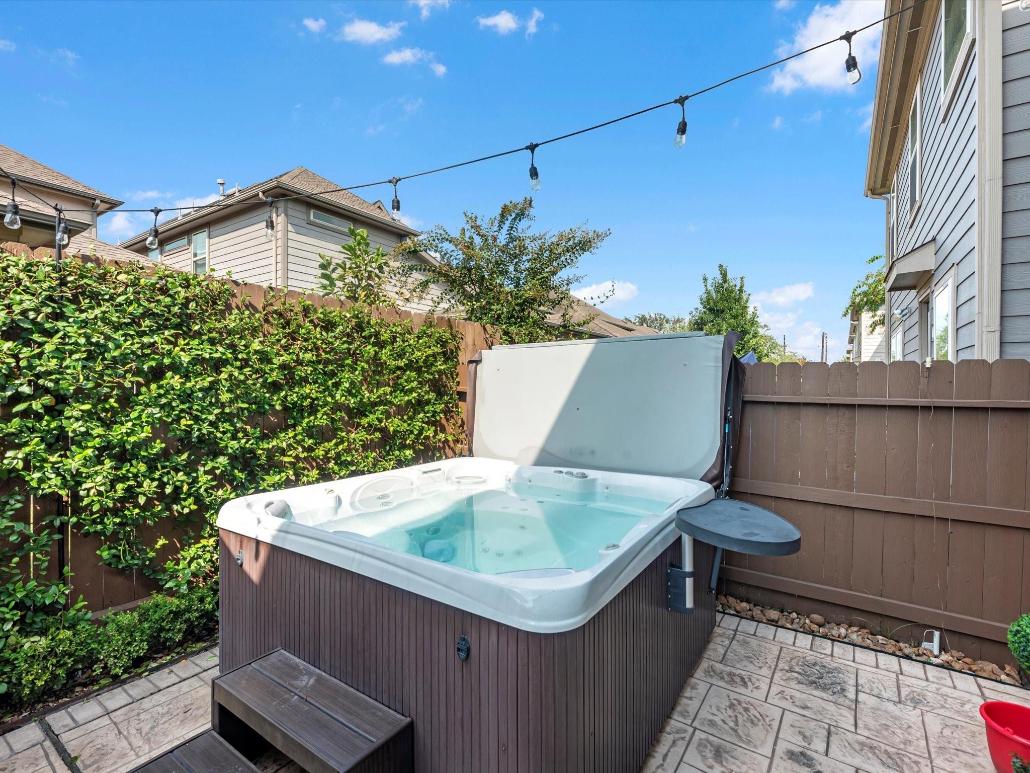 8924 Hollister Commons Lane