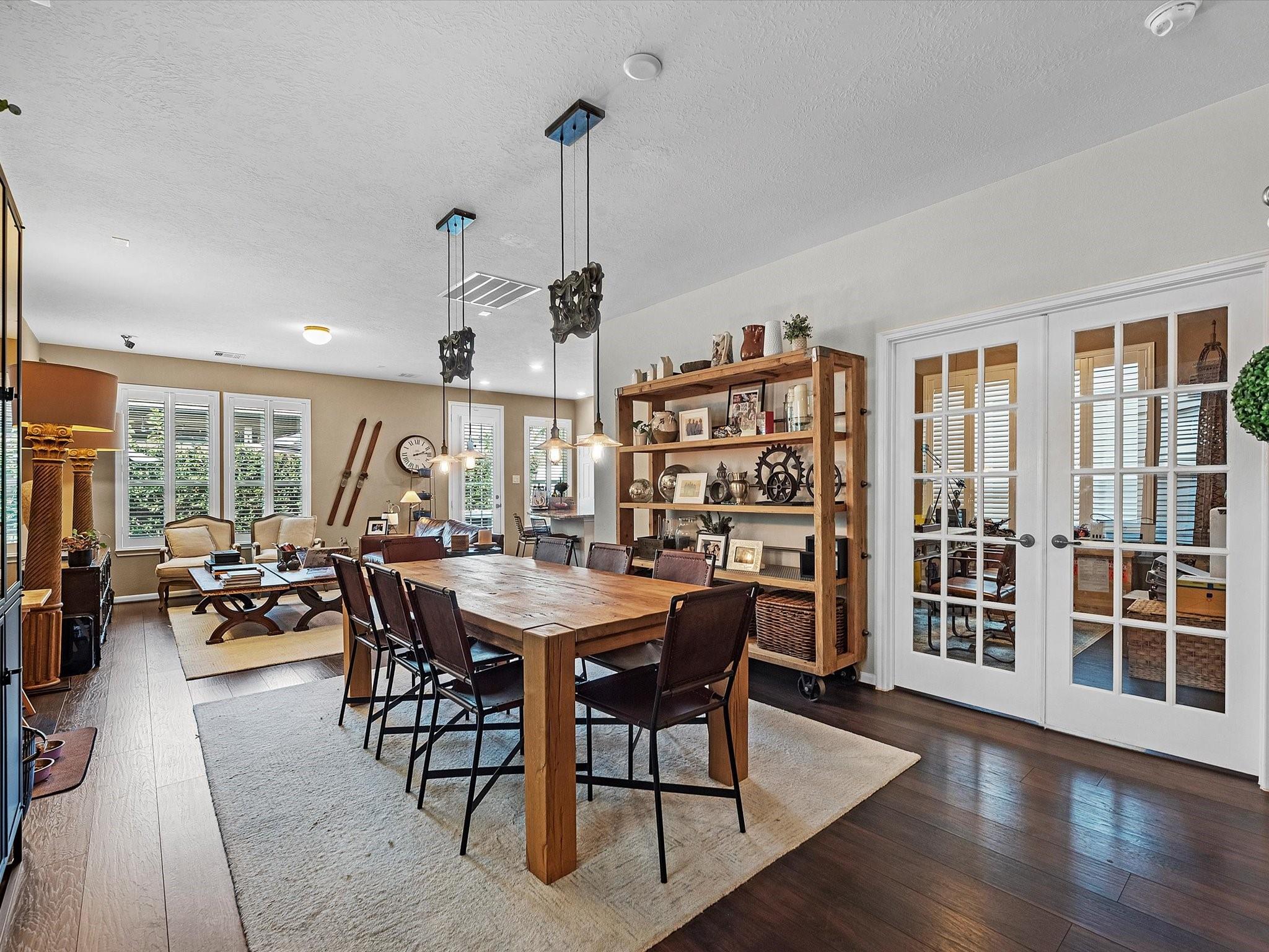 8924 Hollister Commons Lane