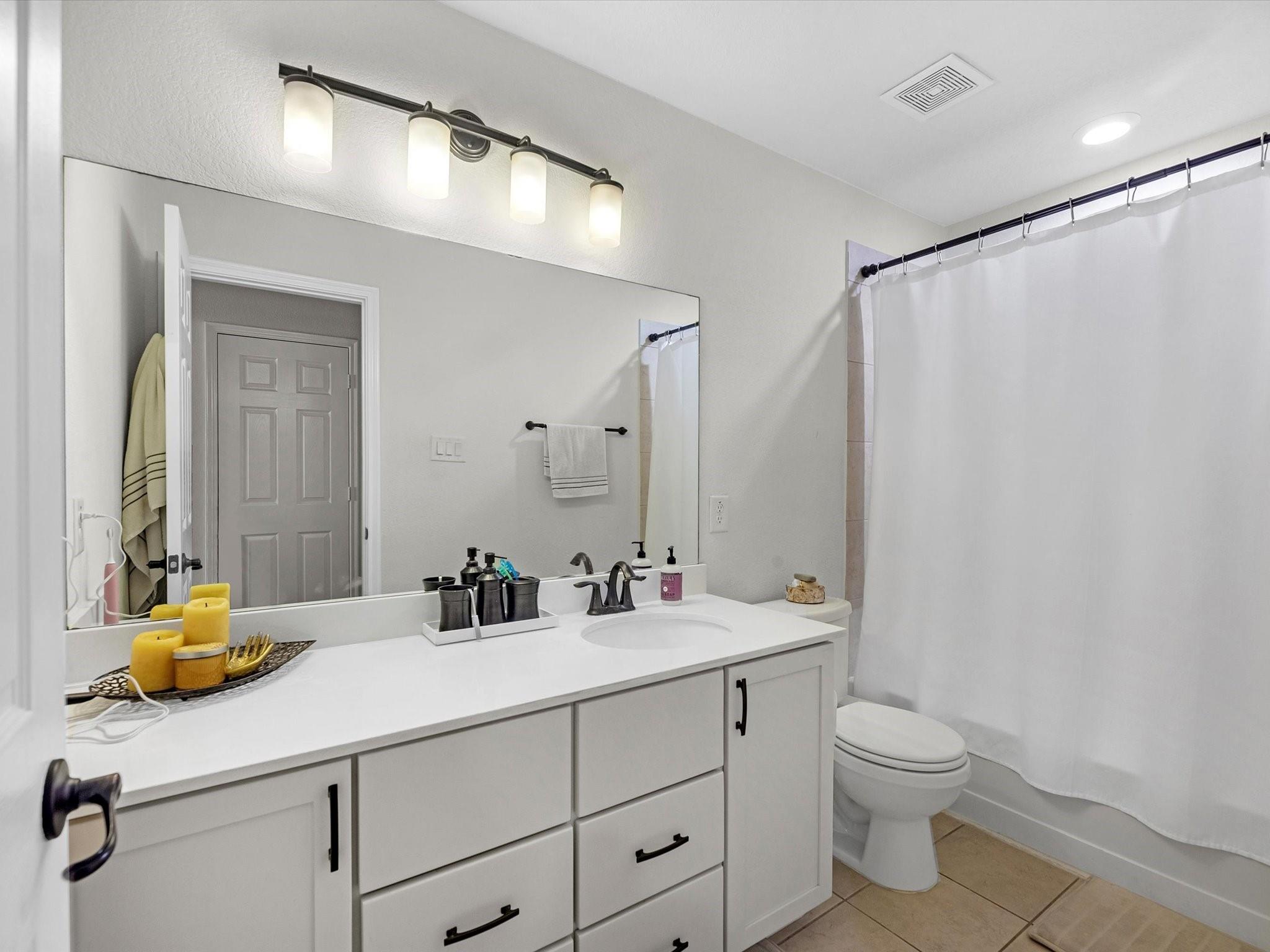 8924 Hollister Commons Lane