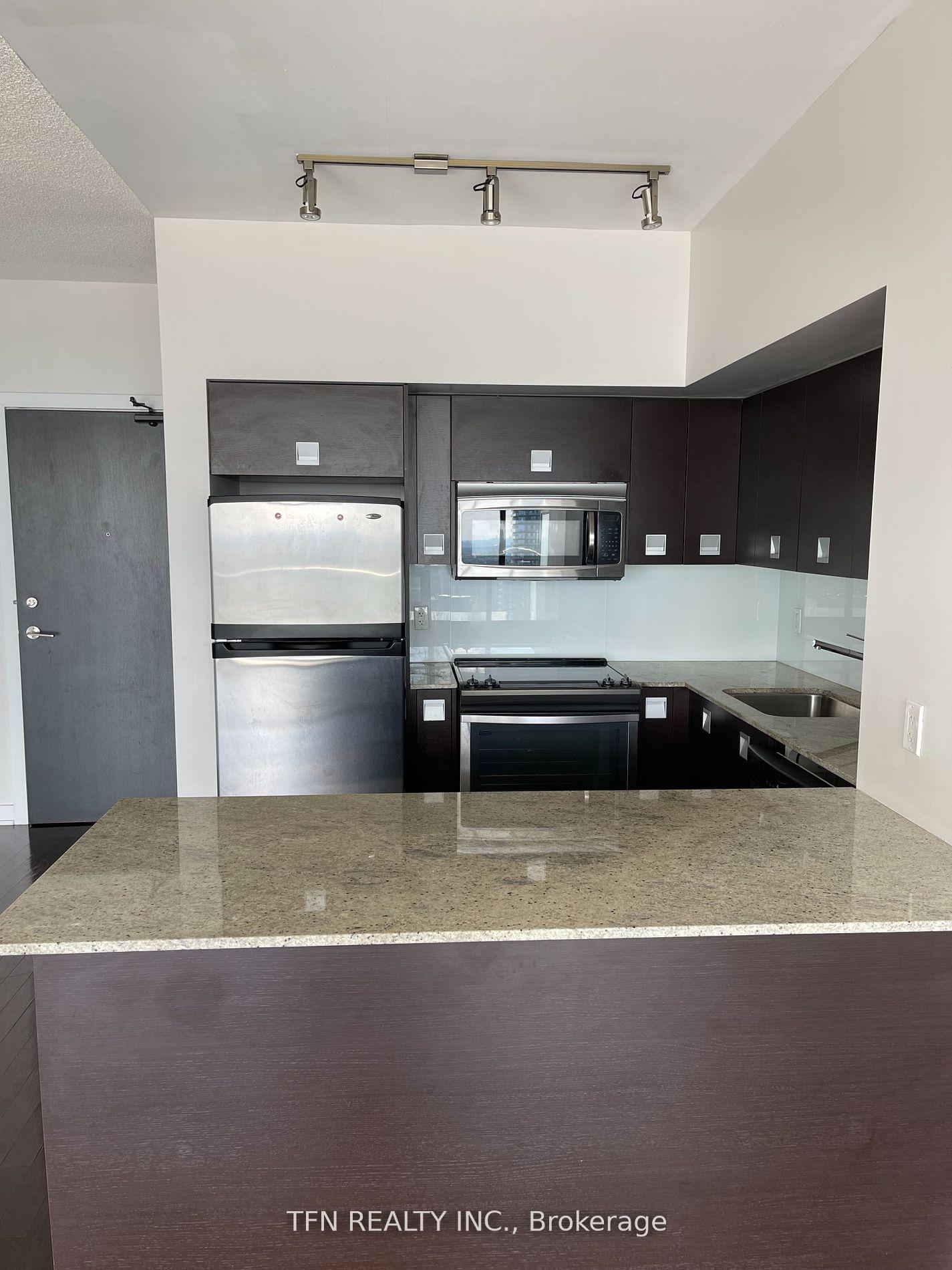 33 Charles Street E 3805