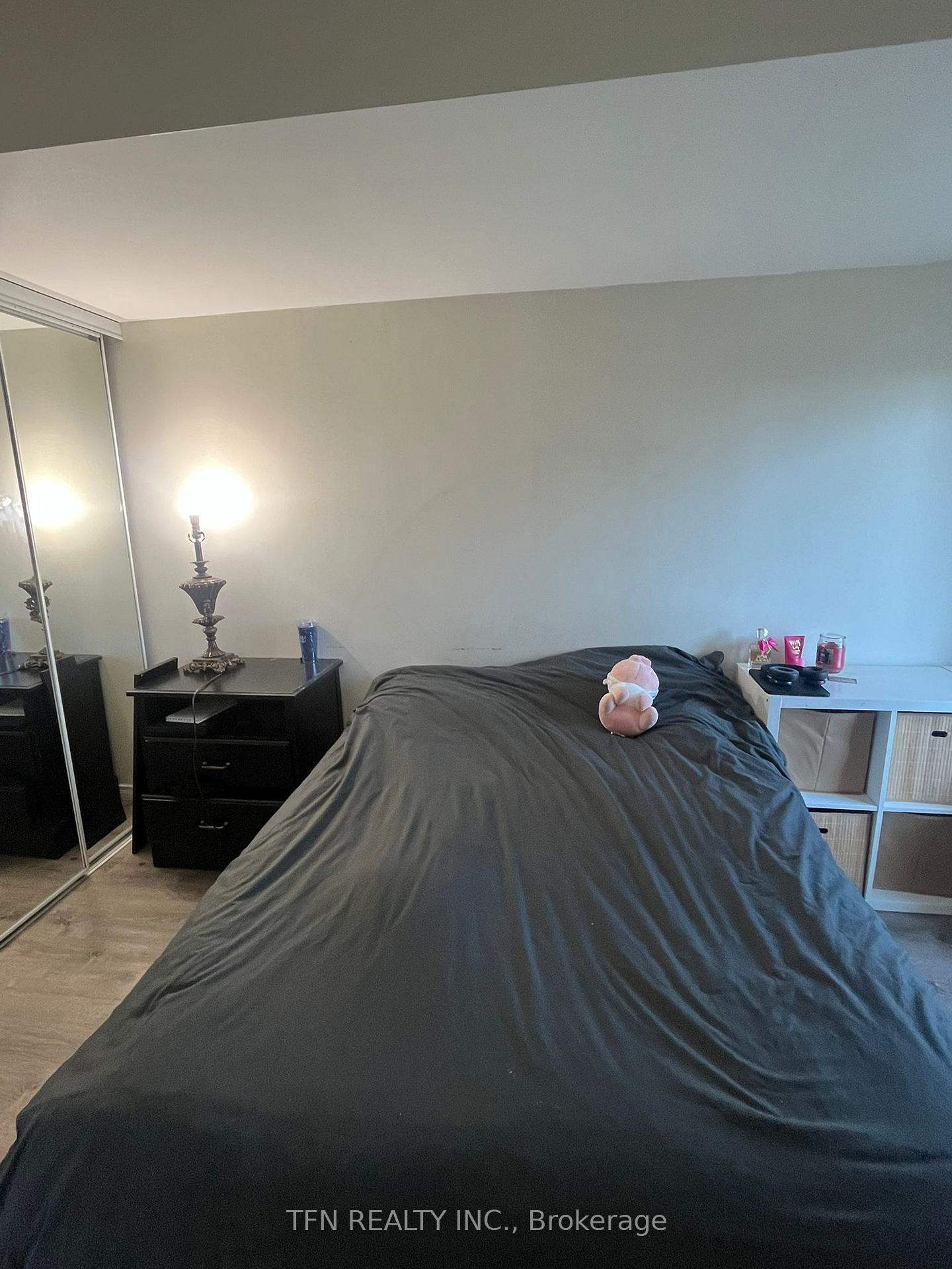 230 King Street E 1001